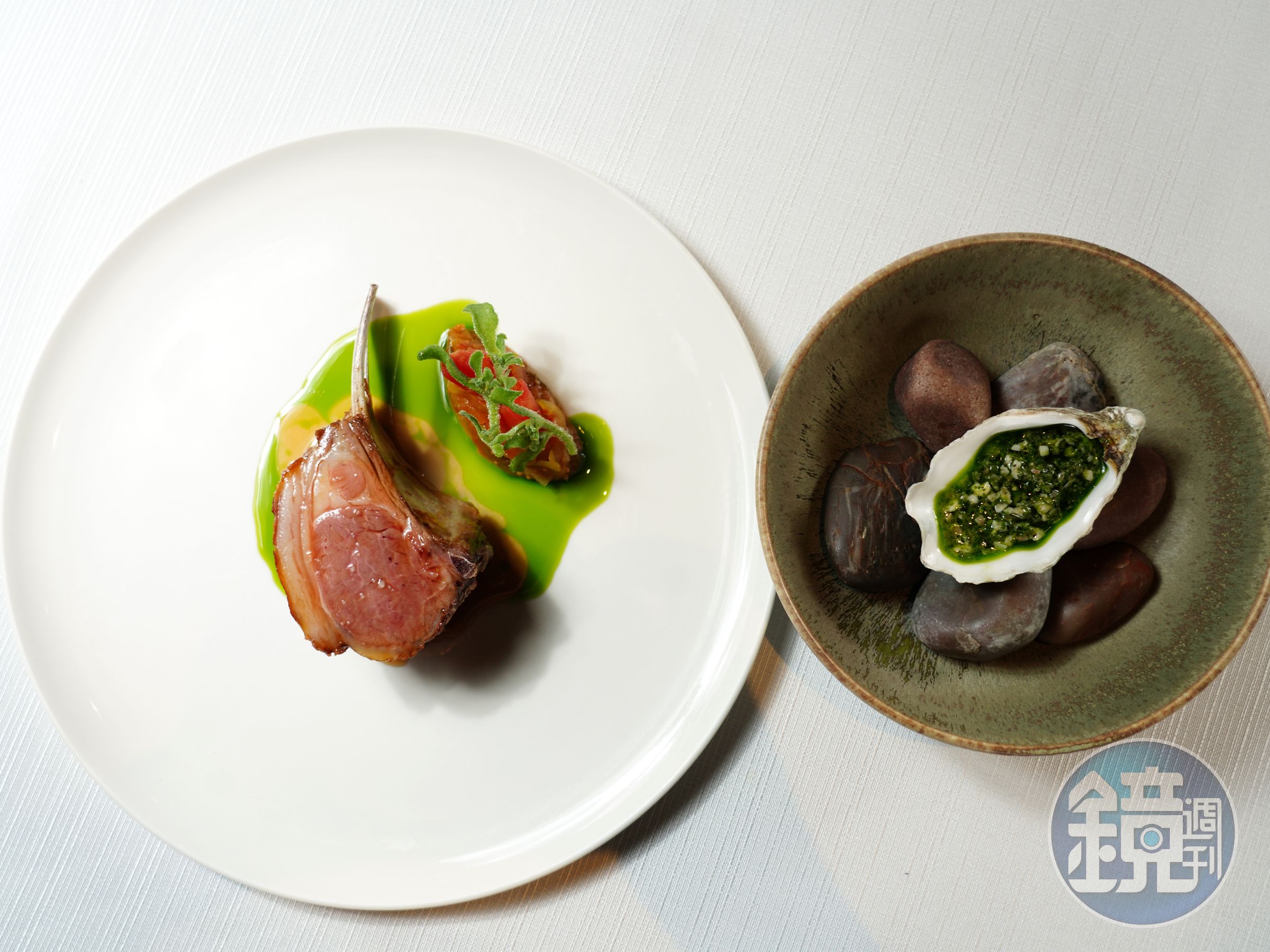 「羊里肌」搭配生蠔乳化醬汁，以鮮鹹酸的調味對應羊脂，重量齊備，菜色不著斧鑿痕跡，但烤工和調味的技巧極好。（Orchid Restaurant by Nobu Lee提供）