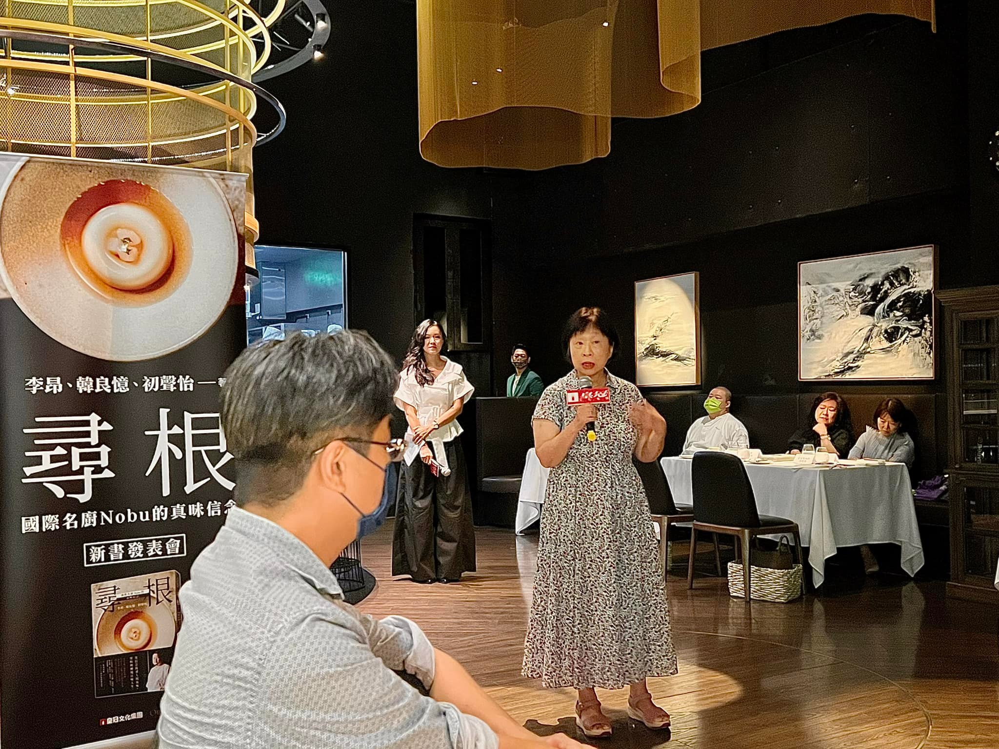 統籌Nobu新書分工撰寫的作家李昂指出，她喜歡Nobu這個人和他做的菜。