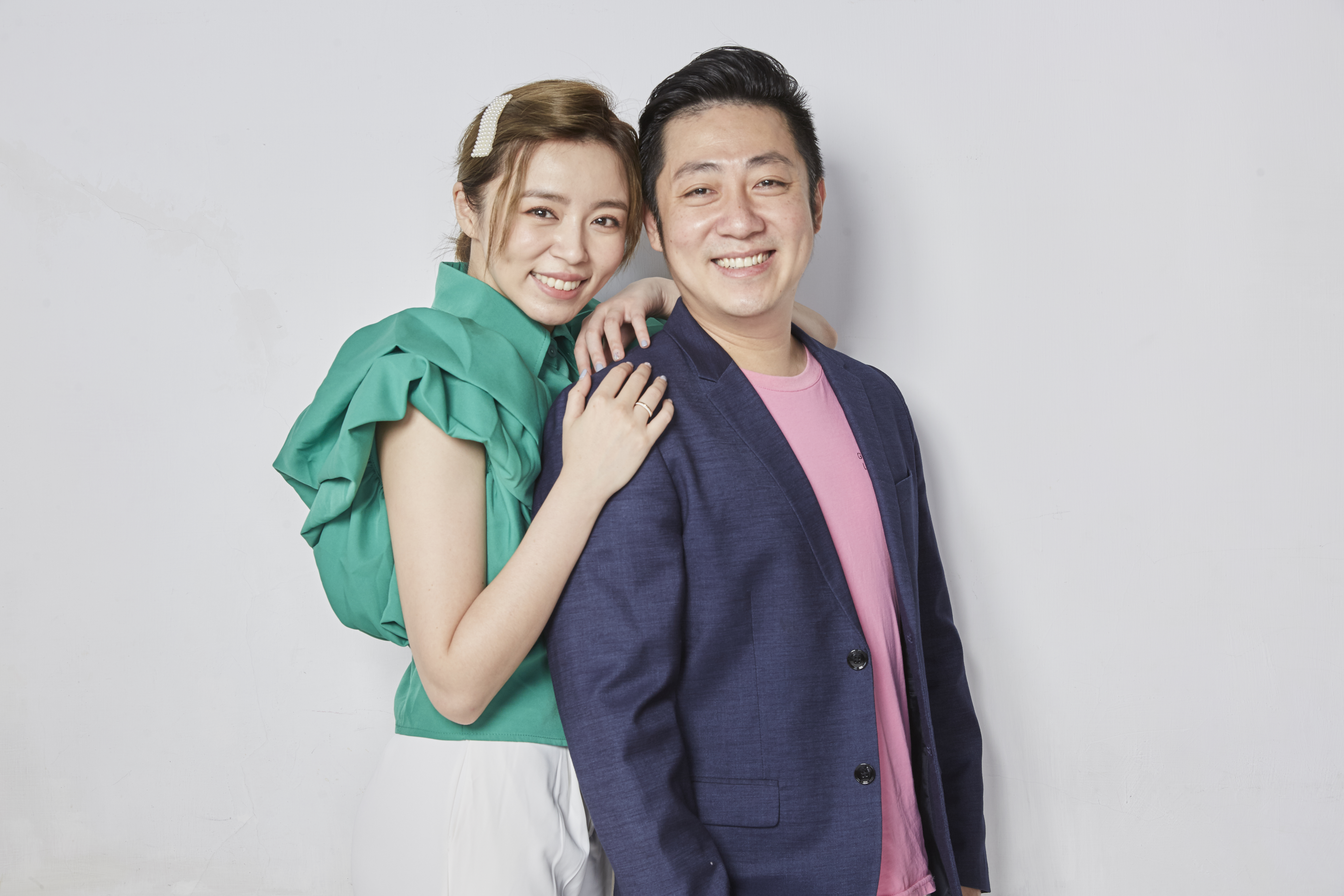 艾成（右）今上午驚傳墜樓身亡，老婆王瞳聞訊相當震驚。（本刊資料照）