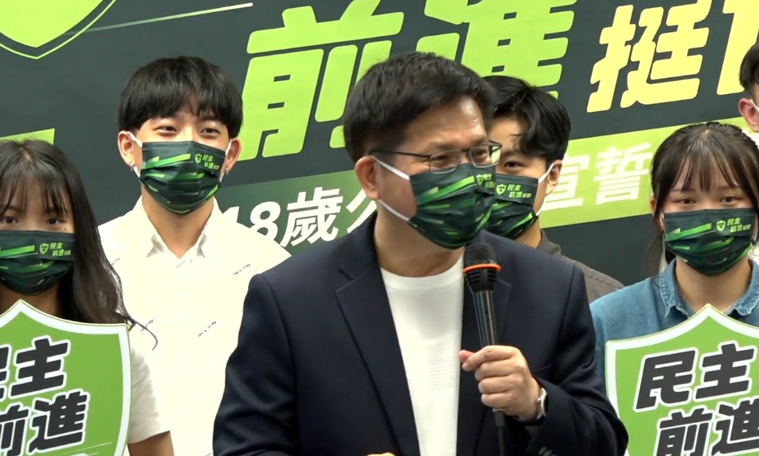 林佳龍力拚「新北藍天變綠地」。（翻攝民進黨臉書直播畫面）