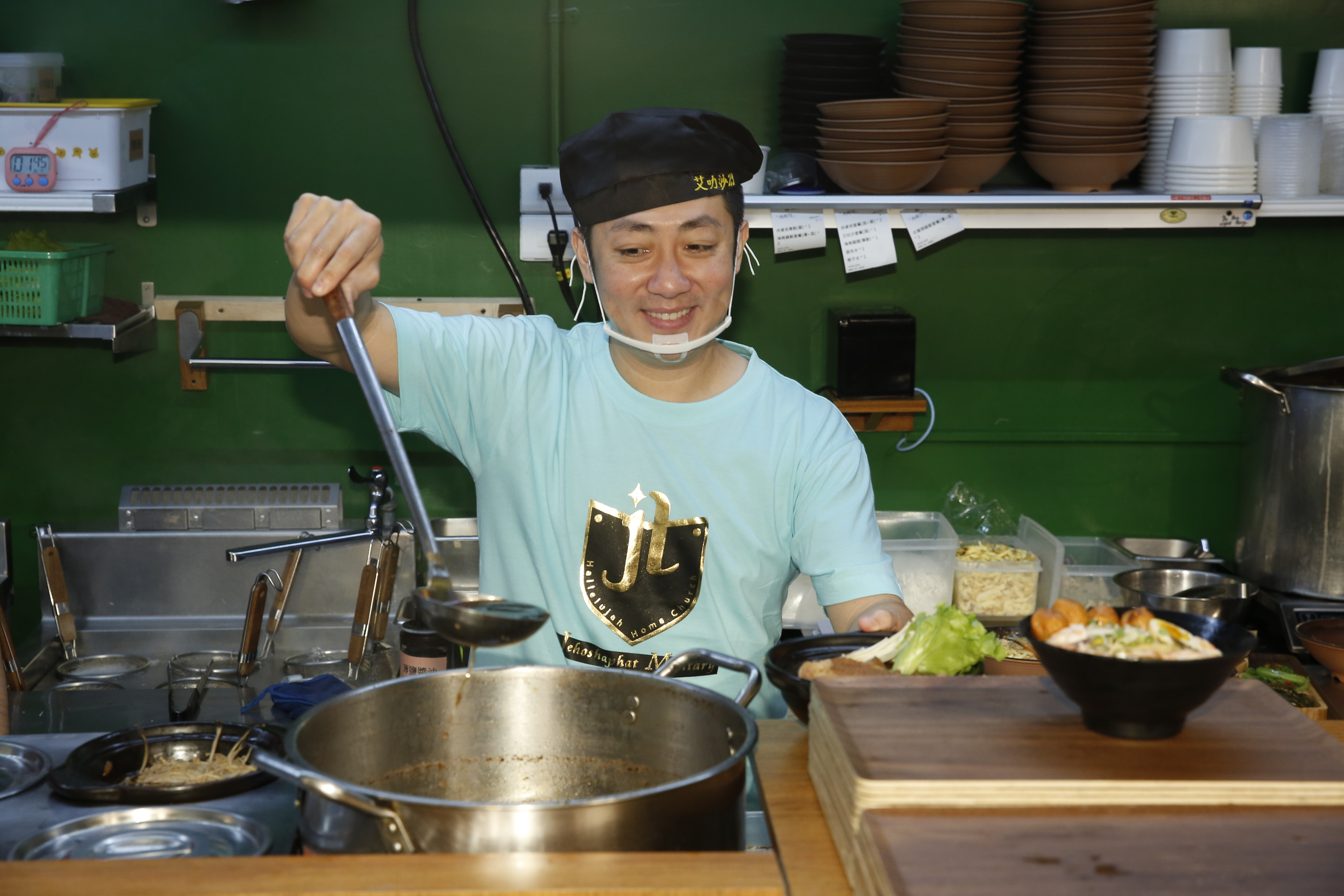 艾成跨足餐飲業，在台北開「艾叻沙」分享馬來西亞家鄉味。