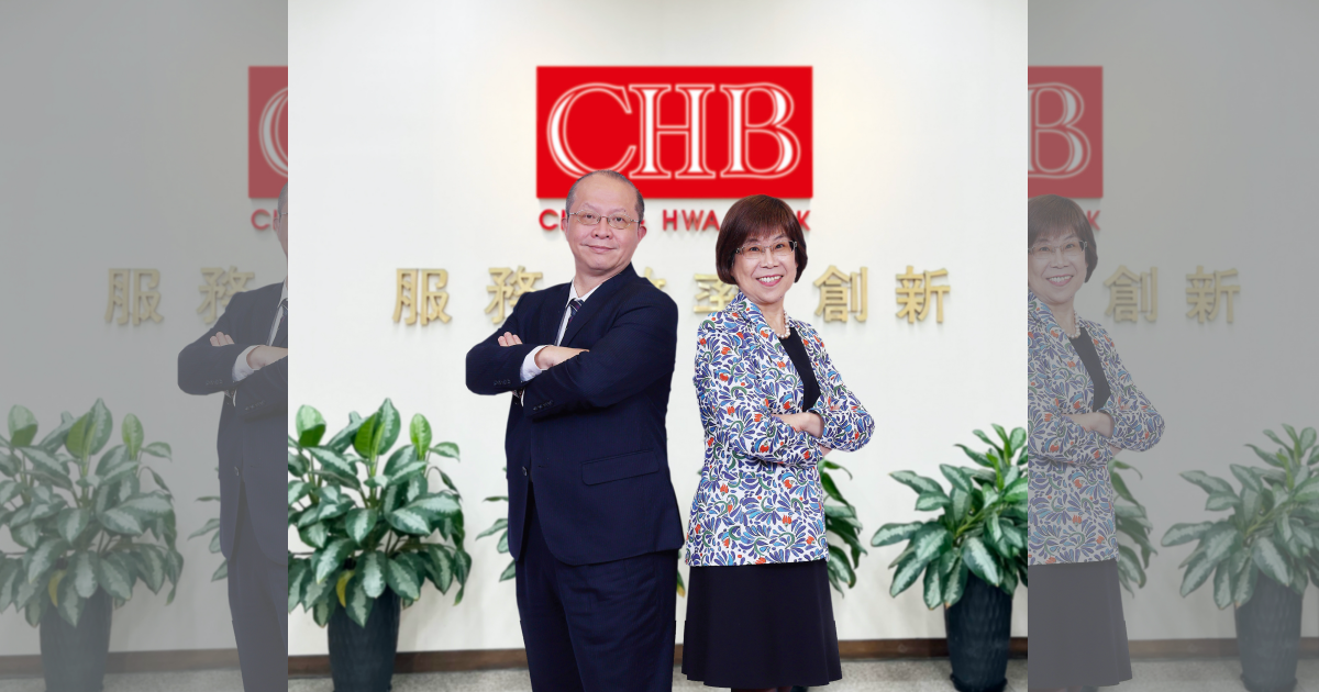 彰銀董事長凌忠嫄（右）及總經理周朝崇（左） 帶領下，持續關注氣候變化與國際間倡議行動，推動各項永續計畫。（彰銀提供）