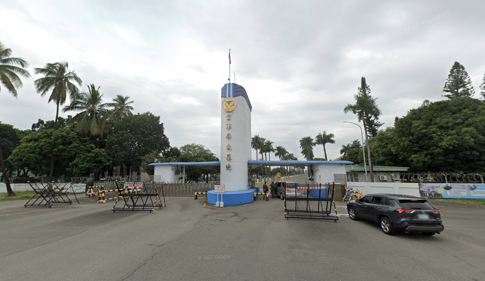 空軍屏東基地今日下午驚傳集體食物中毒,共有90名官兵送醫。(翻攝自Google Maps)