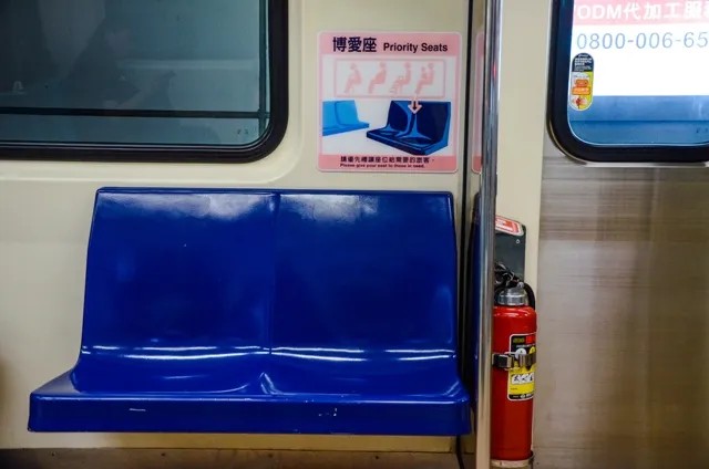 一名男子發文分享自己的經歷，卻被質疑是道德綁架、情緒勒索。（翻攝自爆廢公社）