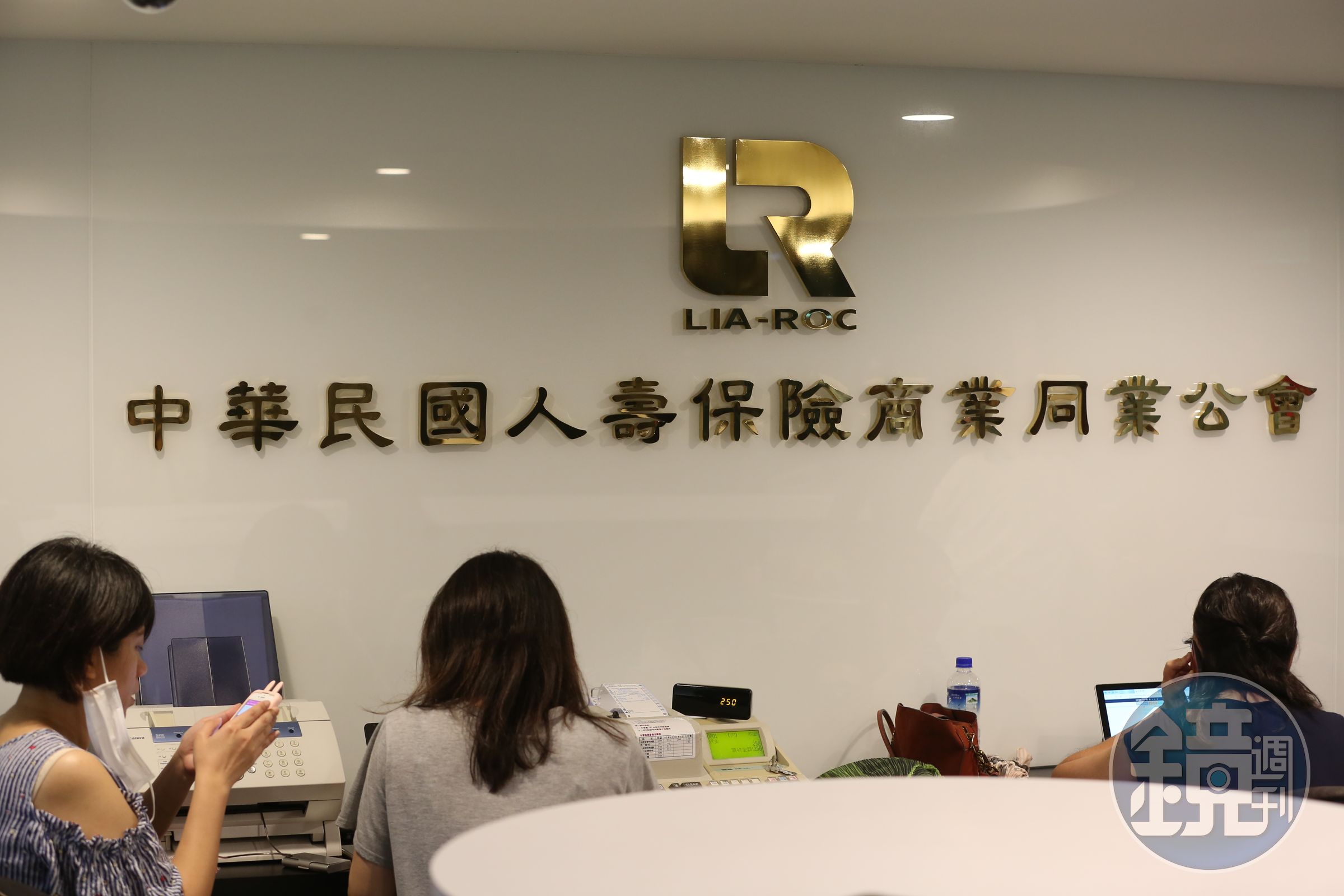 壽險公會理事長之爭進入白熱化階段，壽險公會也出面發聲。（示意圖）