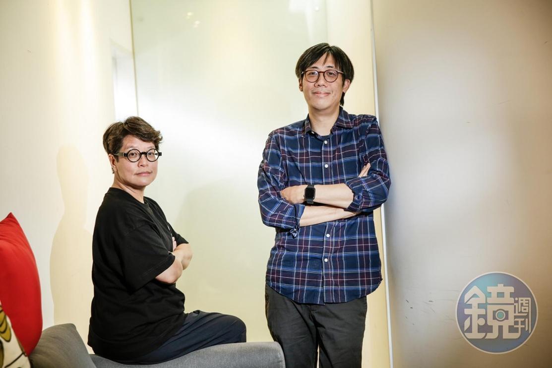 監製李耀華(左)與導演陳駿霖從修改故事大綱、分場、人物設定,到每一稿的劇本都一起合作。