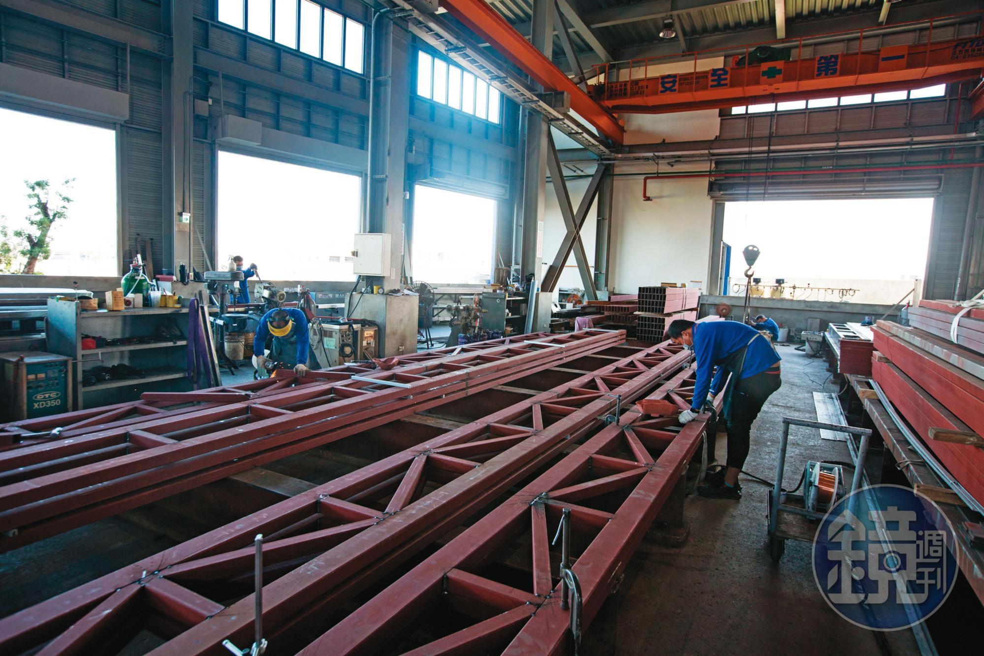 三久建材是國內少數產製銷一條龍的電動門廠。