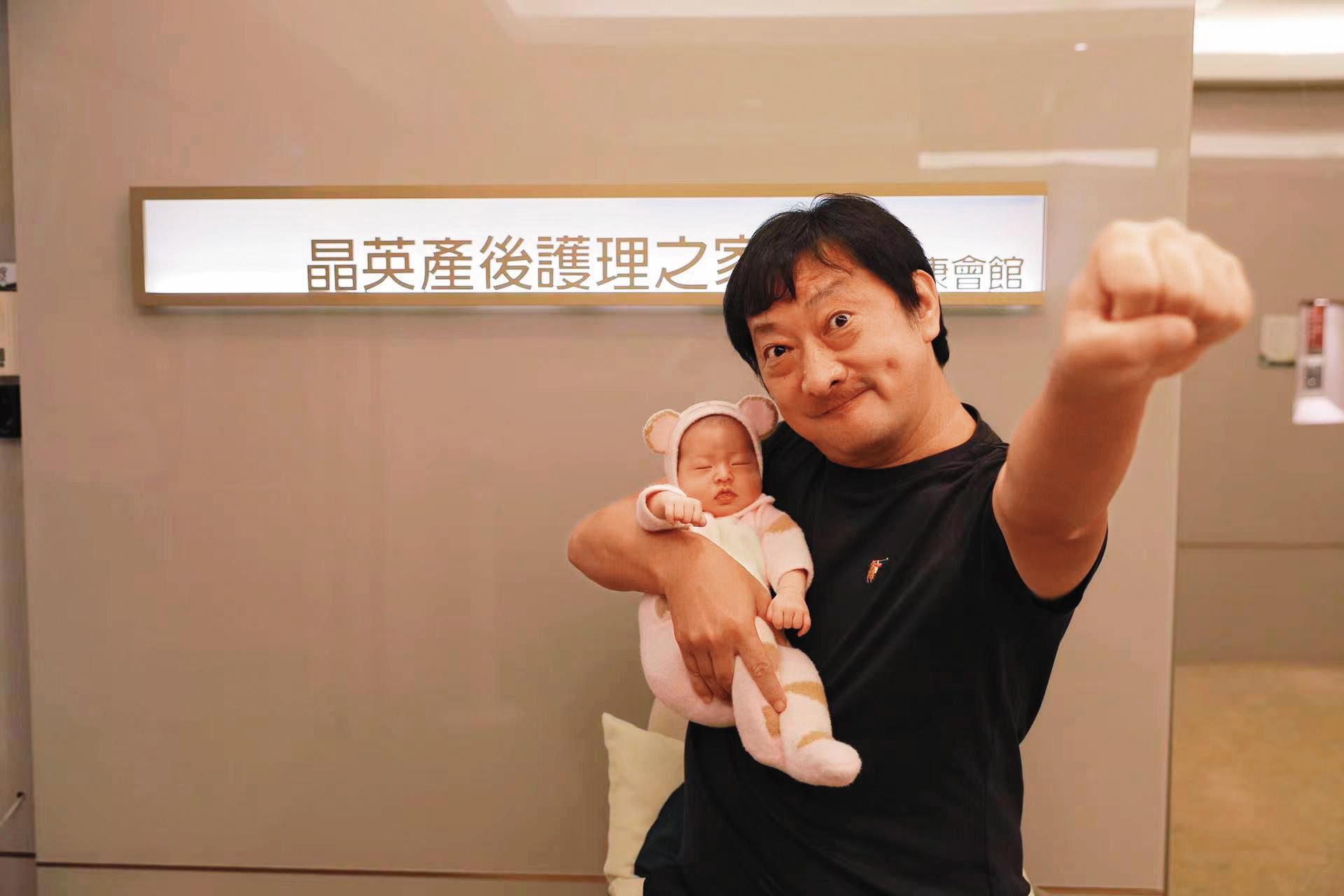 九孔喜獲千金，人生晉階，甜到心底。（九孔提供）