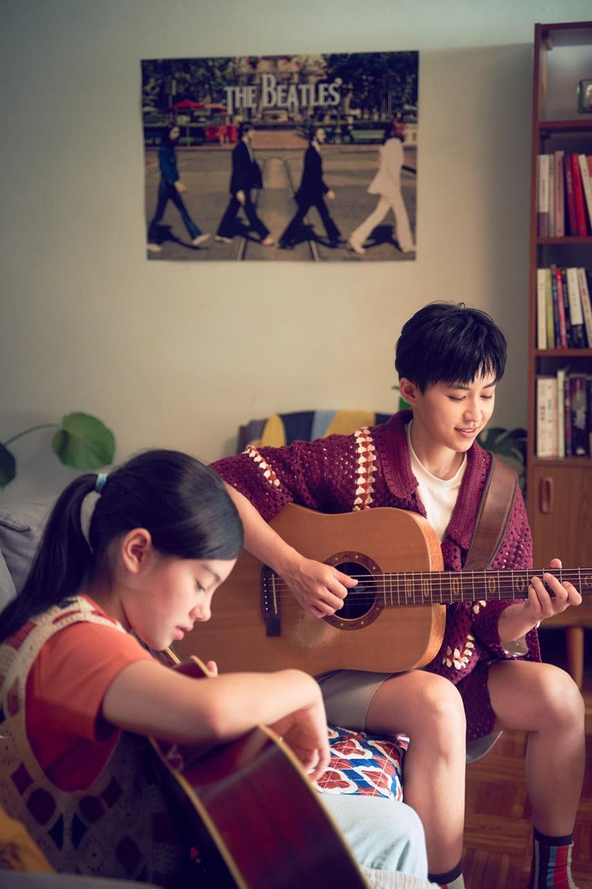 MV強調父女親情貼近歌曲概念,王彙筑靠照鏡自主訓練,實際演出仍大呼很難。(索尼音樂提供)