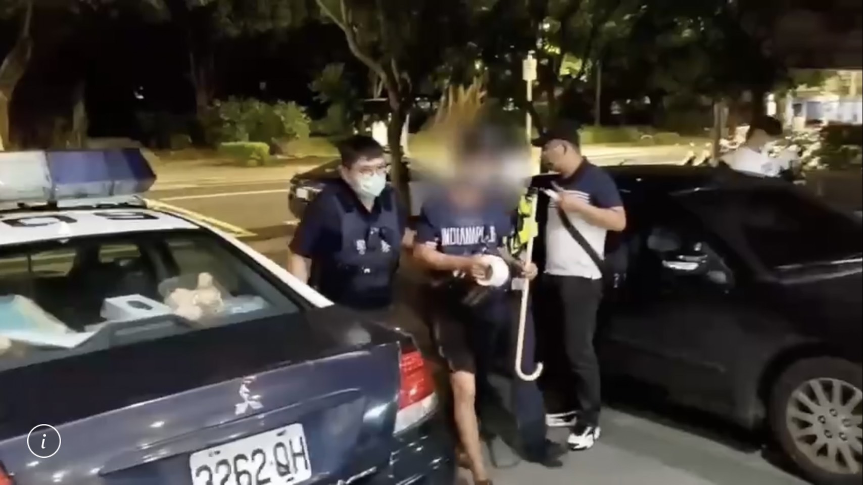 警方勘驗劉男槍枝，確認是玩具槍。（翻攝畫面）