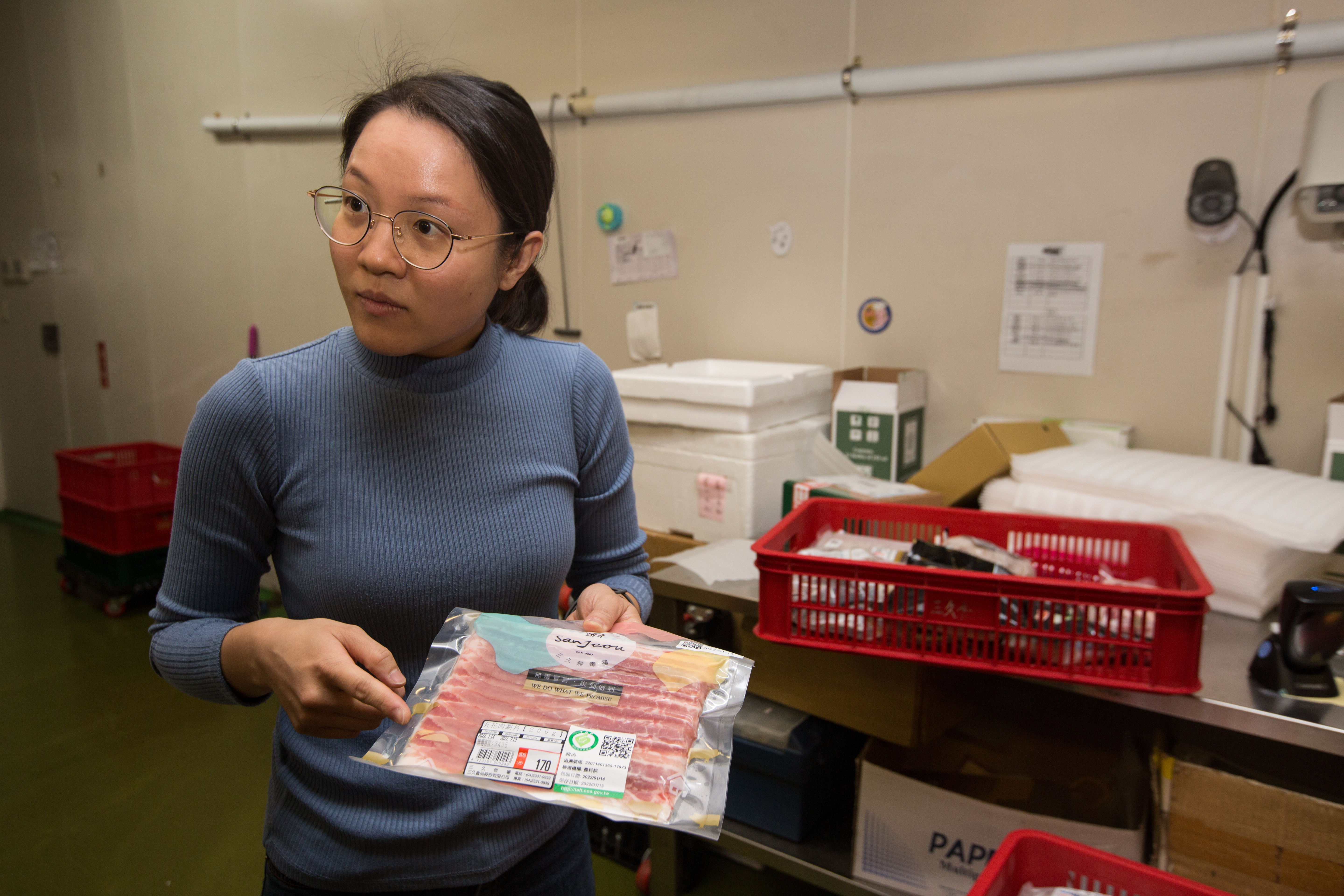 三久食品是國內少數產製銷一條龍食品廠，堅持全豬利用，開發出120項多元商品。