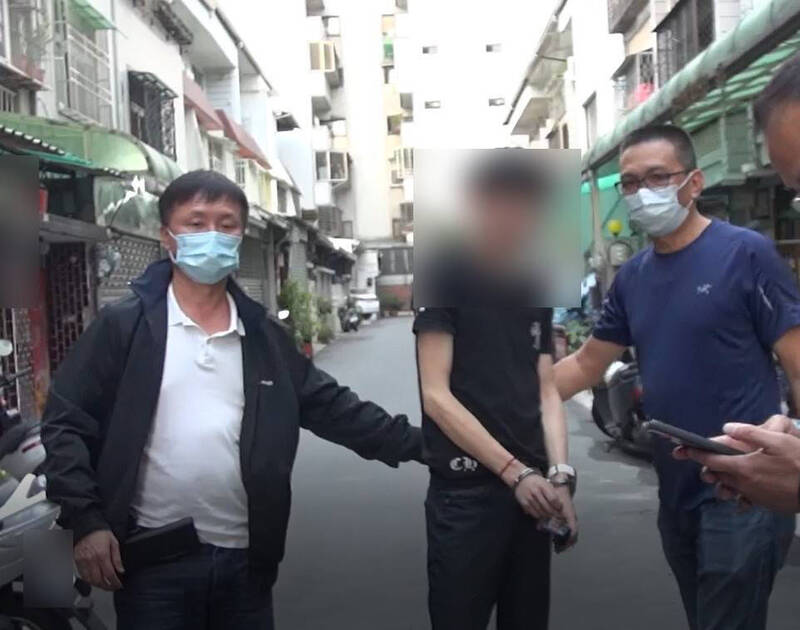 台中市刑大當街逮捕擔任運輸毒品的蘇姓男子。（警方提供）