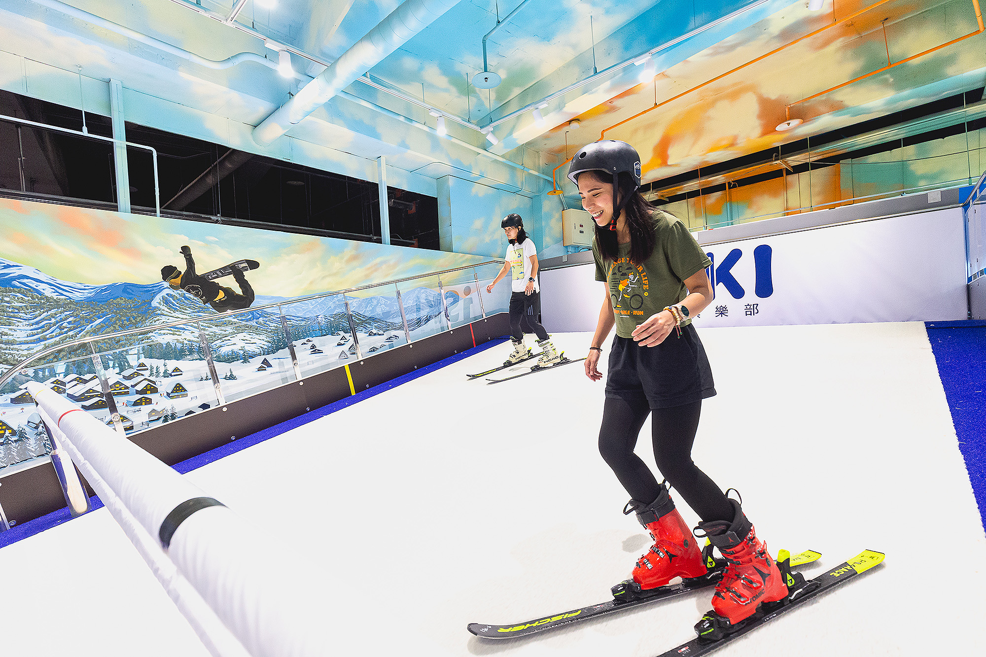 看準台灣滑雪人口逐年增加，iSKI繼台北、新竹後，2022年插旗桃園，推出全台首間百貨商場內的滑雪場。（iSKI提供）