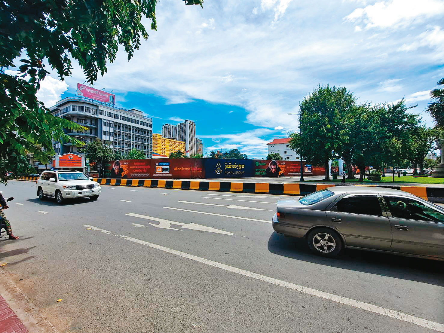 今年8月18日直擊「皇家一號」基地仍是工地，絲毫沒有摩天樓的樣子。（讀者提供）