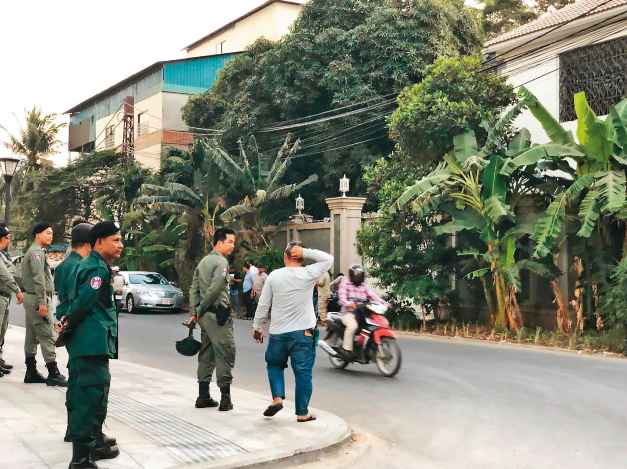 2019年3月,柬埔寨警方至皇家集團副總裁陳豐天的住家逮人,指控他涉毒品案。(翻攝FRESH NEWS)