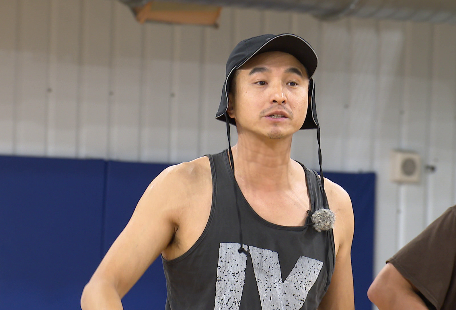 王少偉表示靠著看播出已經認出每個人的筆跡。（台視提供）