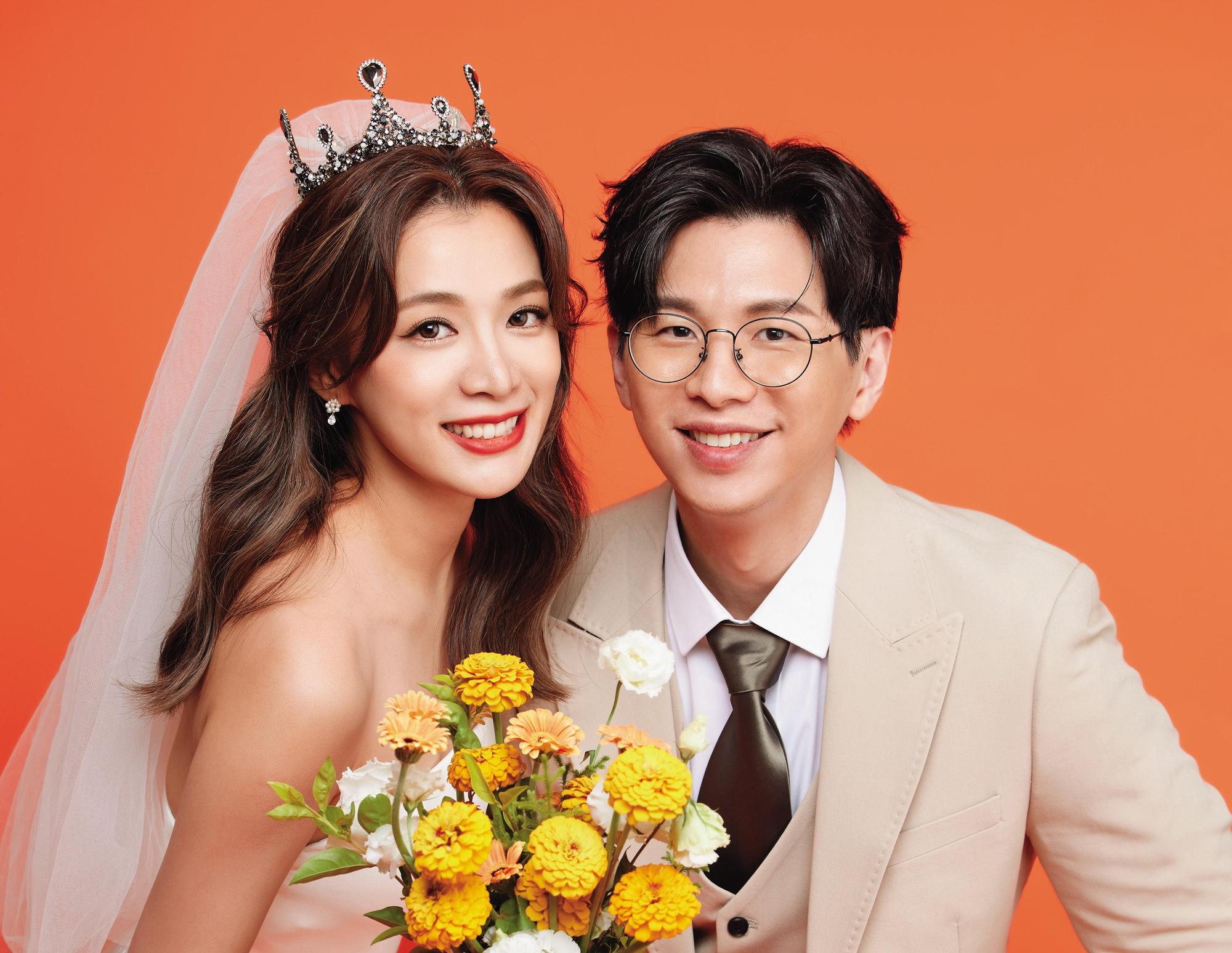 結婚2年後，王思平終於拍了婚紗，和牙醫師老公展現甜蜜畫風。（王思平提供）