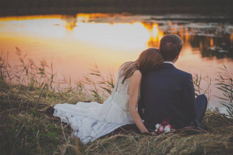 一名人妻抱怨結婚前老公出手闊綽,約會都會主動付錢,怎料得到手後,竟變得超級小氣。示意圖。(翻攝自unsplash)