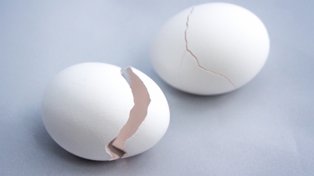 一名非洲迦納農夫，夢到自己在切肉，真實的自己竟無意識地拿刀割破自己的睪丸。（示意圖  photo AC）