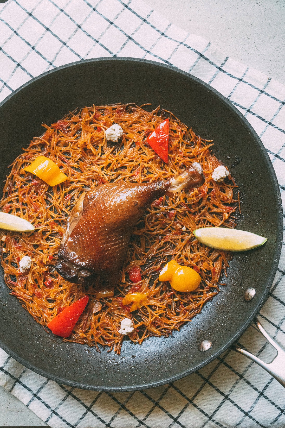 由 Jarana 主廚 Daniel所設計食譜做成的鴨腿短麵。 （LOUU提供）