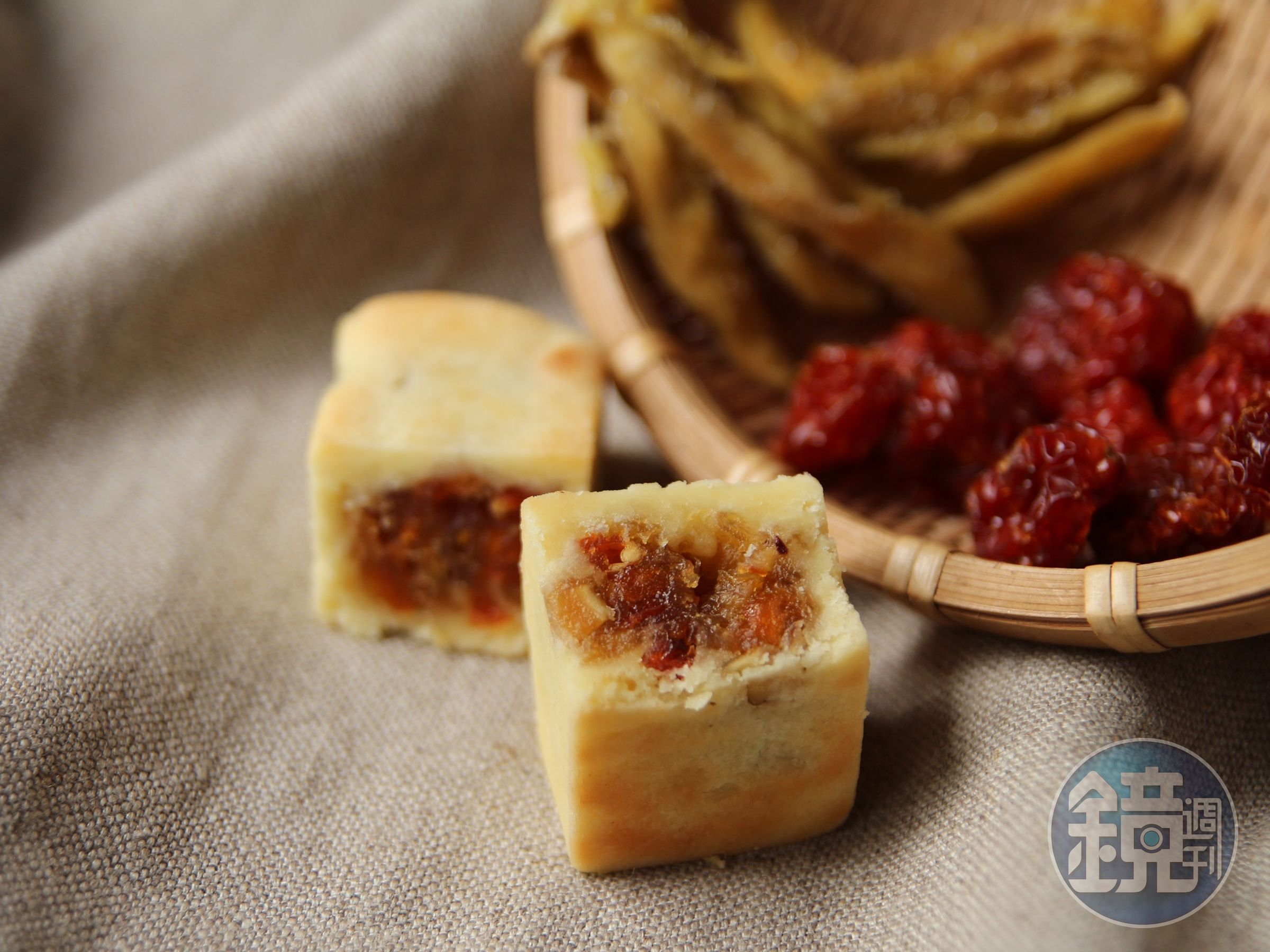 聖女小番茄乾做內餡，比起一般鳳梨酥更有特色。（PEKOE提供）