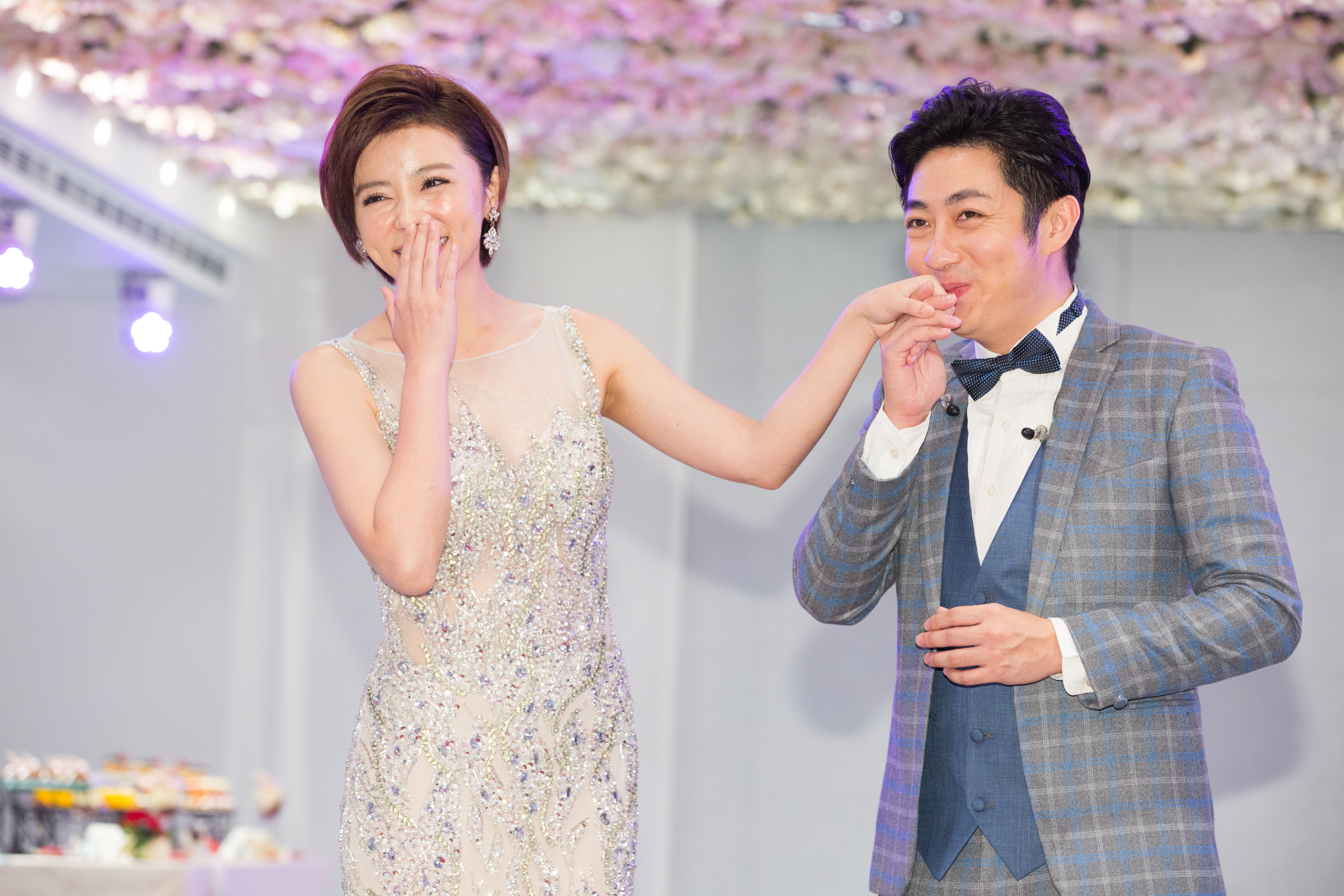 艾成（右）與王瞳（左）相互陪伴，走過風風雨雨。