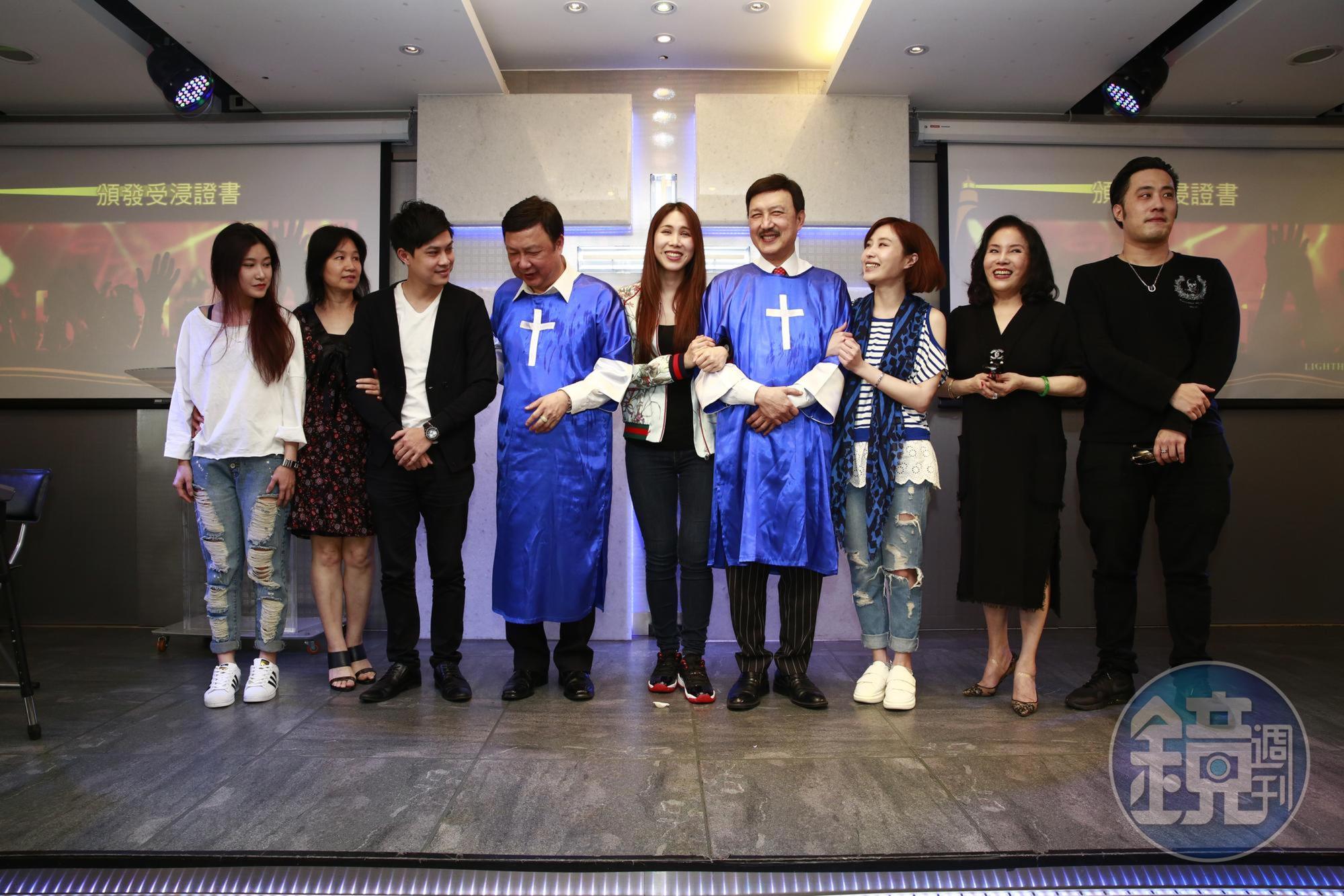 余苑綺罹癌8年,全靠余天一家人陪伴她一同走過。