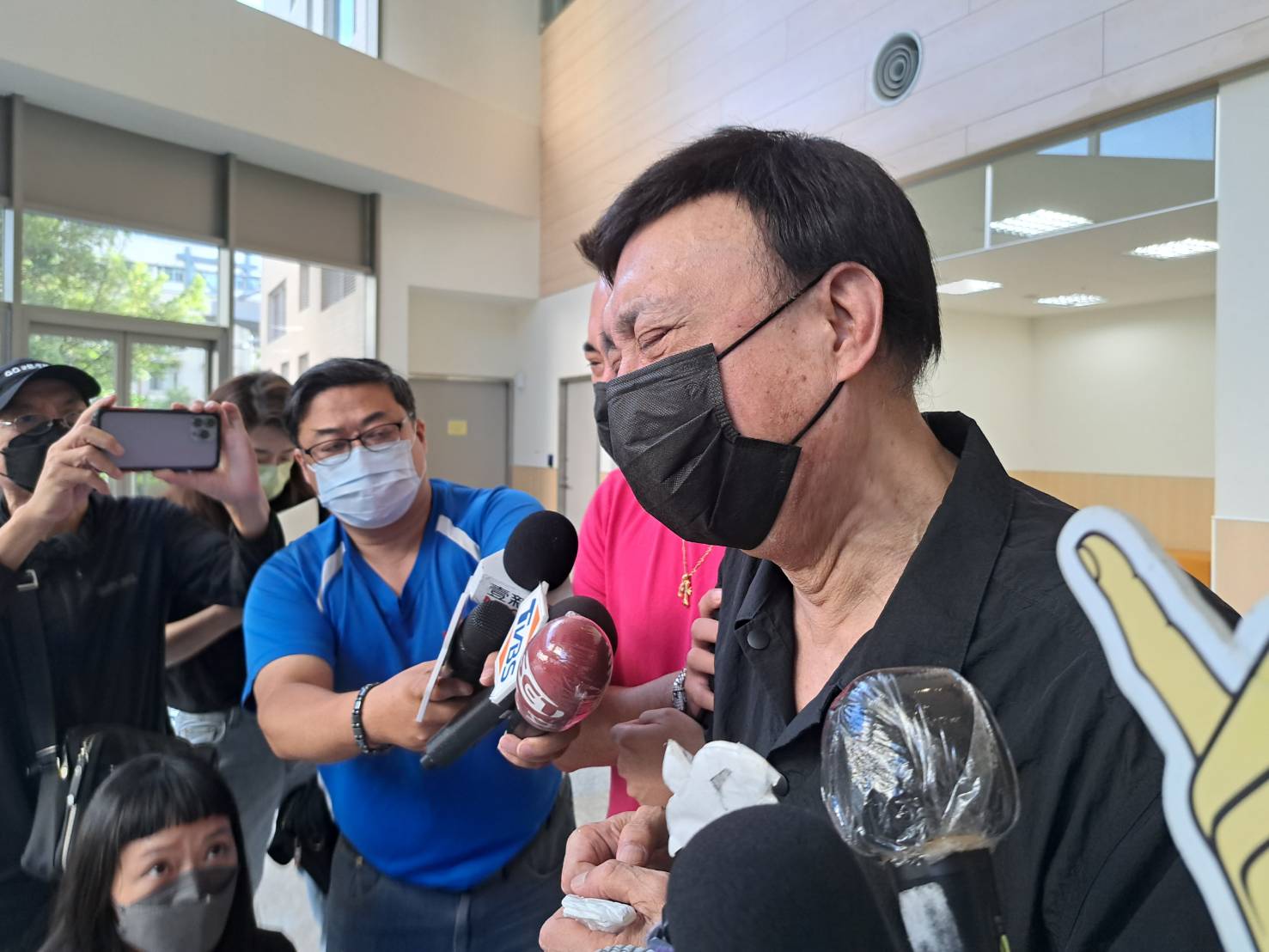 余天幫女兒爭取到美國最新抗癌方式，卻仍來不及。（讀者提供）