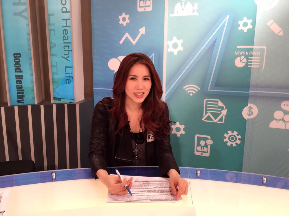 余苑綺罹癌後仍堅持工作接業配。（翻攝自余苑綺臉書）