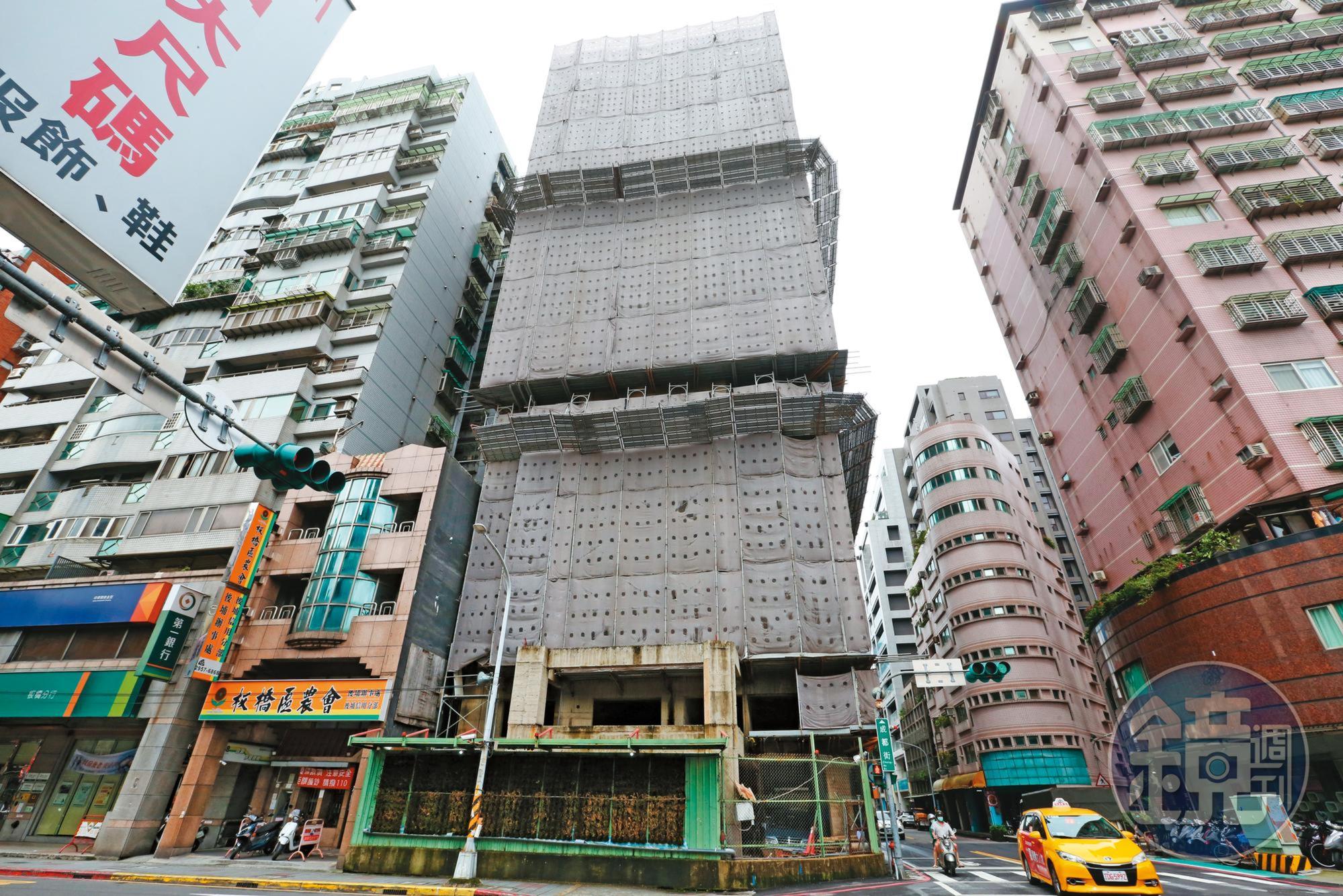 本刊曾報導位於板橋的建案，建商也倒閉跑路，但幸運的是找到接手者續建。