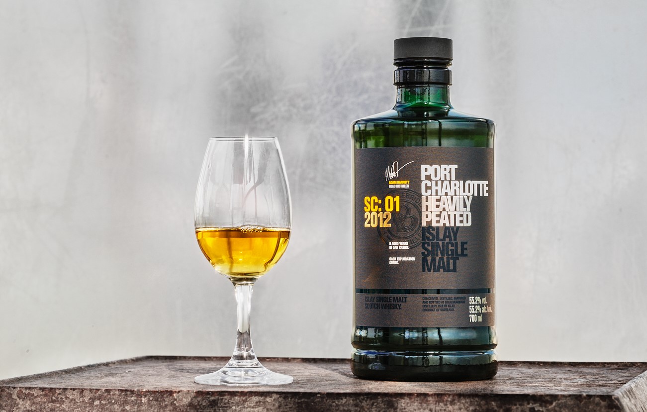 「波夏SC:01蘇玳桶 單一純麥威士忌」蘊含引人入勝的重泥煤過桶熟成風味。（人頭馬君度 RÉMY COINTREAU提供）