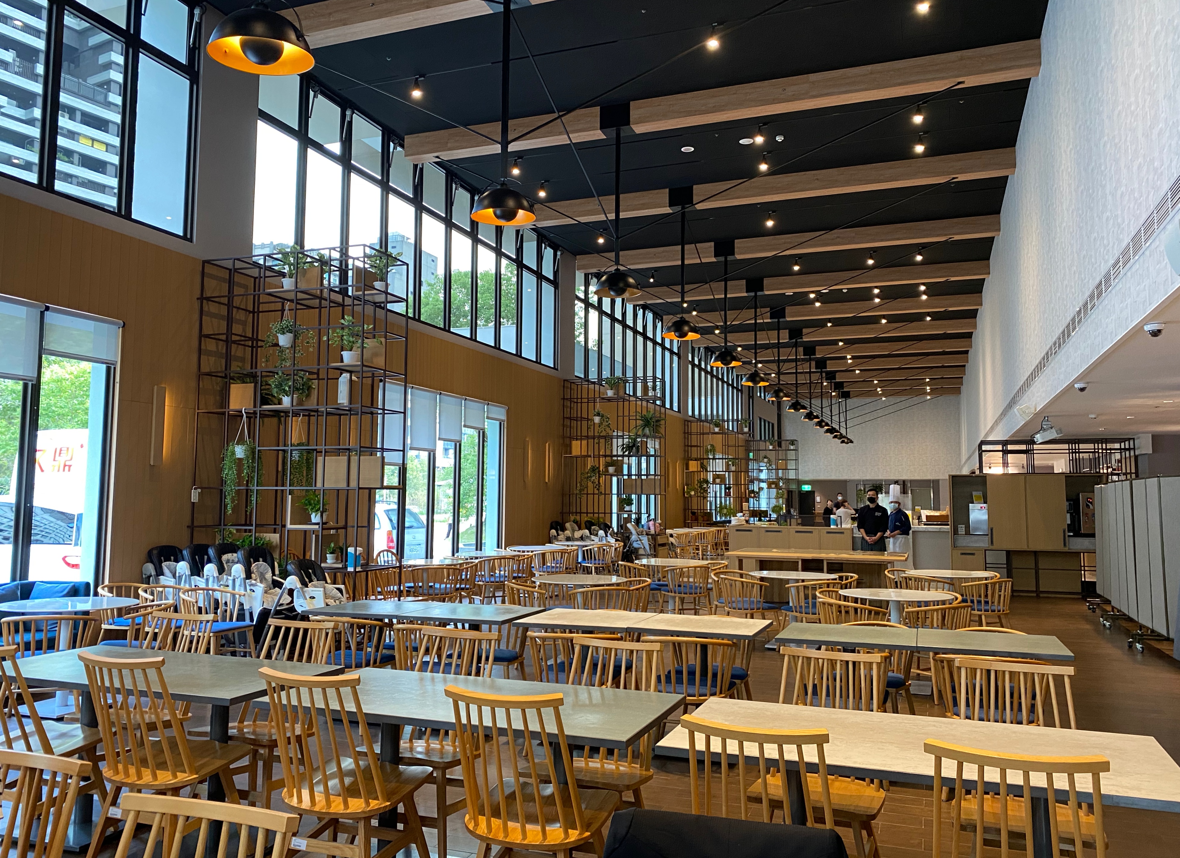 五星級飯店廚藝團隊，由曾任君品酒店台北及台北文華東方酒店義式餐廳Bencotto主廚蔡明哲為顧問。
