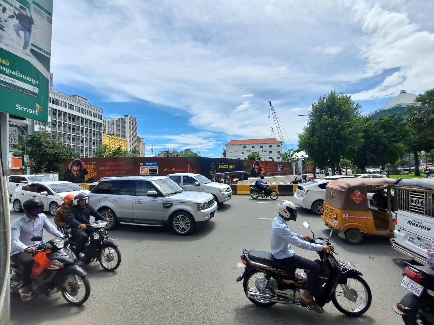 預計2023年完工的柬埔寨「皇家一號」（ROYAL ONE）預售案至今仍是空地，台灣投資人擔心淪海外不動產投資孤兒。（讀者提供）