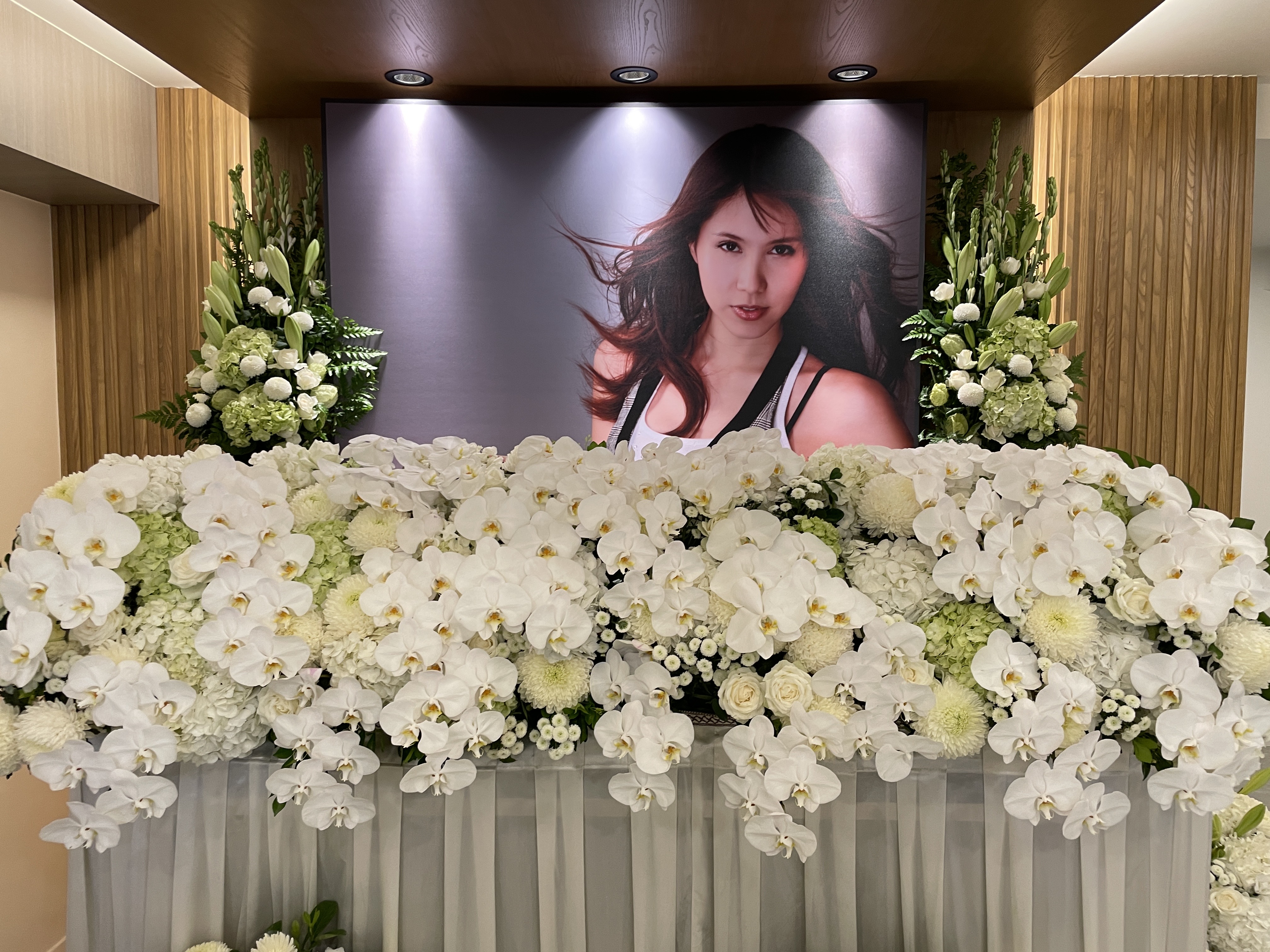 余苑綺遺照由余天夫妻親自挑選。（台北市攝影記者聯誼會提供）