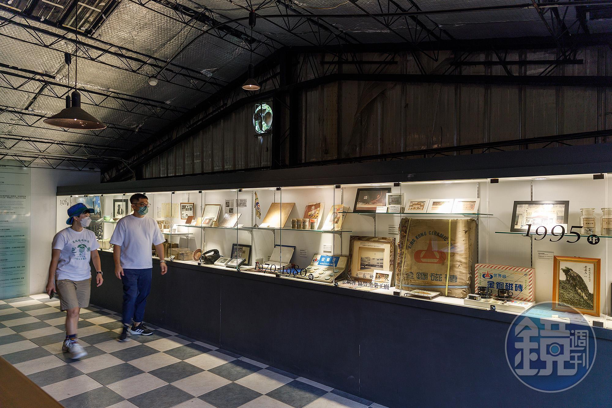 位於二樓的「許新旺陶瓷紀念博物館」,展示許世鋼阿祖許銀禧到阿公許新旺,以及父親許杊杰,許家四代如何因應時代轉變,不斷轉型經營的歷程。