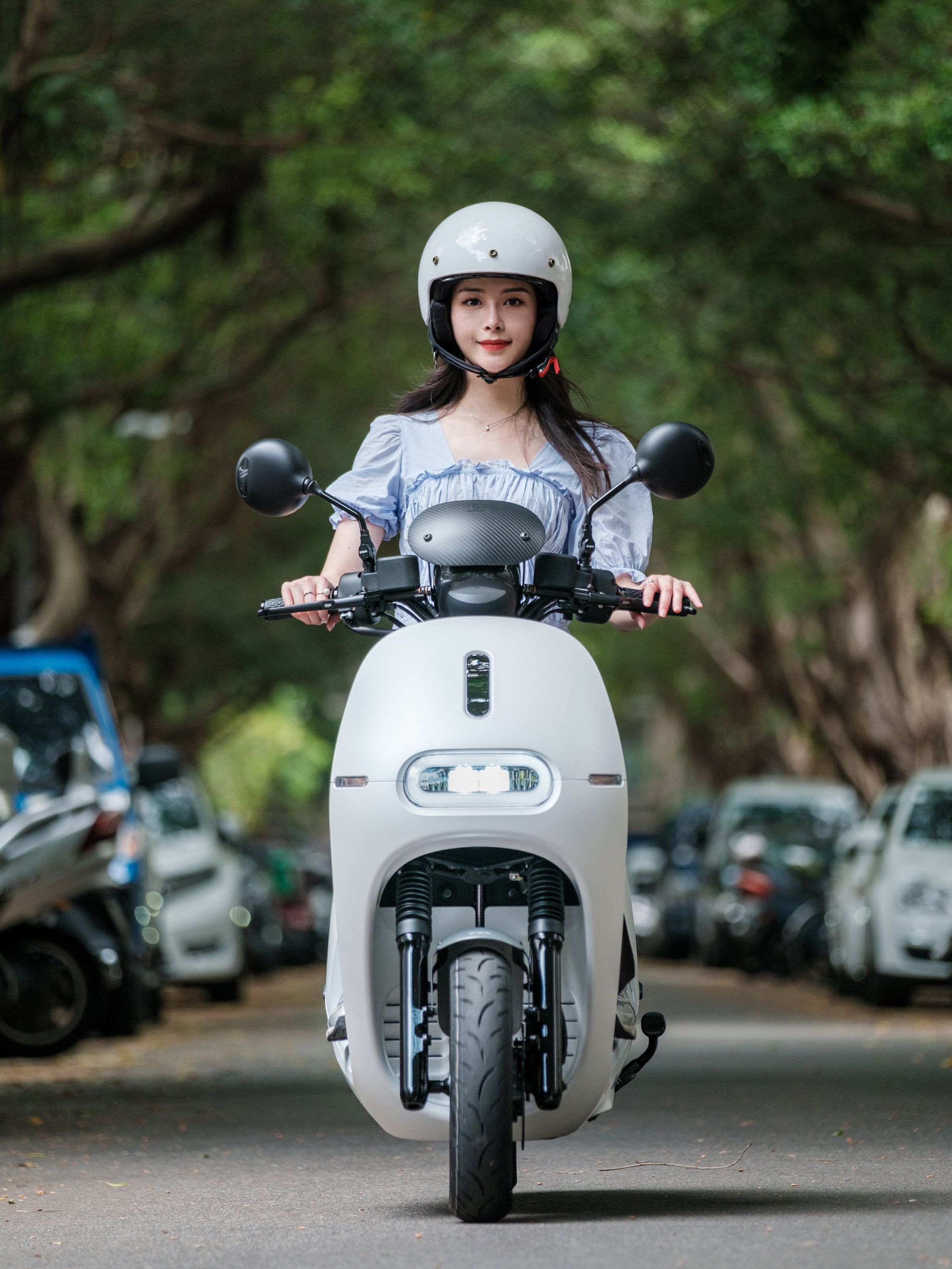 全新 Gogoro Delight了解女生希望無時無刻被守望、被呵護的心情，所以開發出多款獨特設計，時刻守護女生。