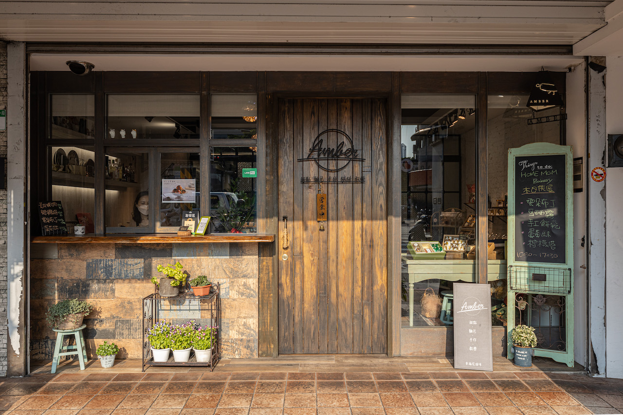 「後媽家Home Mom Bakery」是甜點外帶店，也是烘焙教室，經常邀請名師坐鎮授課。