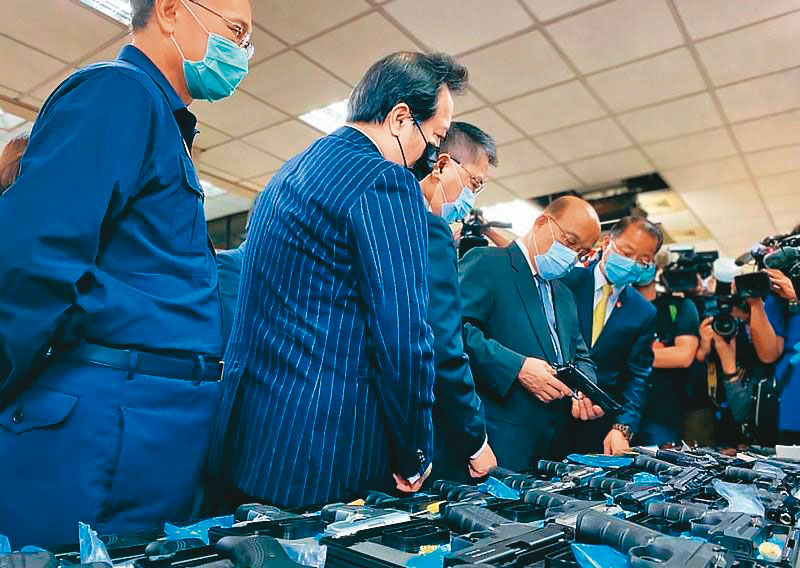 政府高層對PPK手槍侵台一事極為重視，要求各部會共商對策。（刑事局提供）