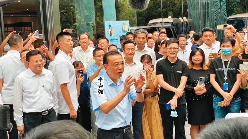 北京政治鬥爭越演越烈，李克強「救經濟、穩就業」的路線與習近平大相逕庭。（翻攝推特）