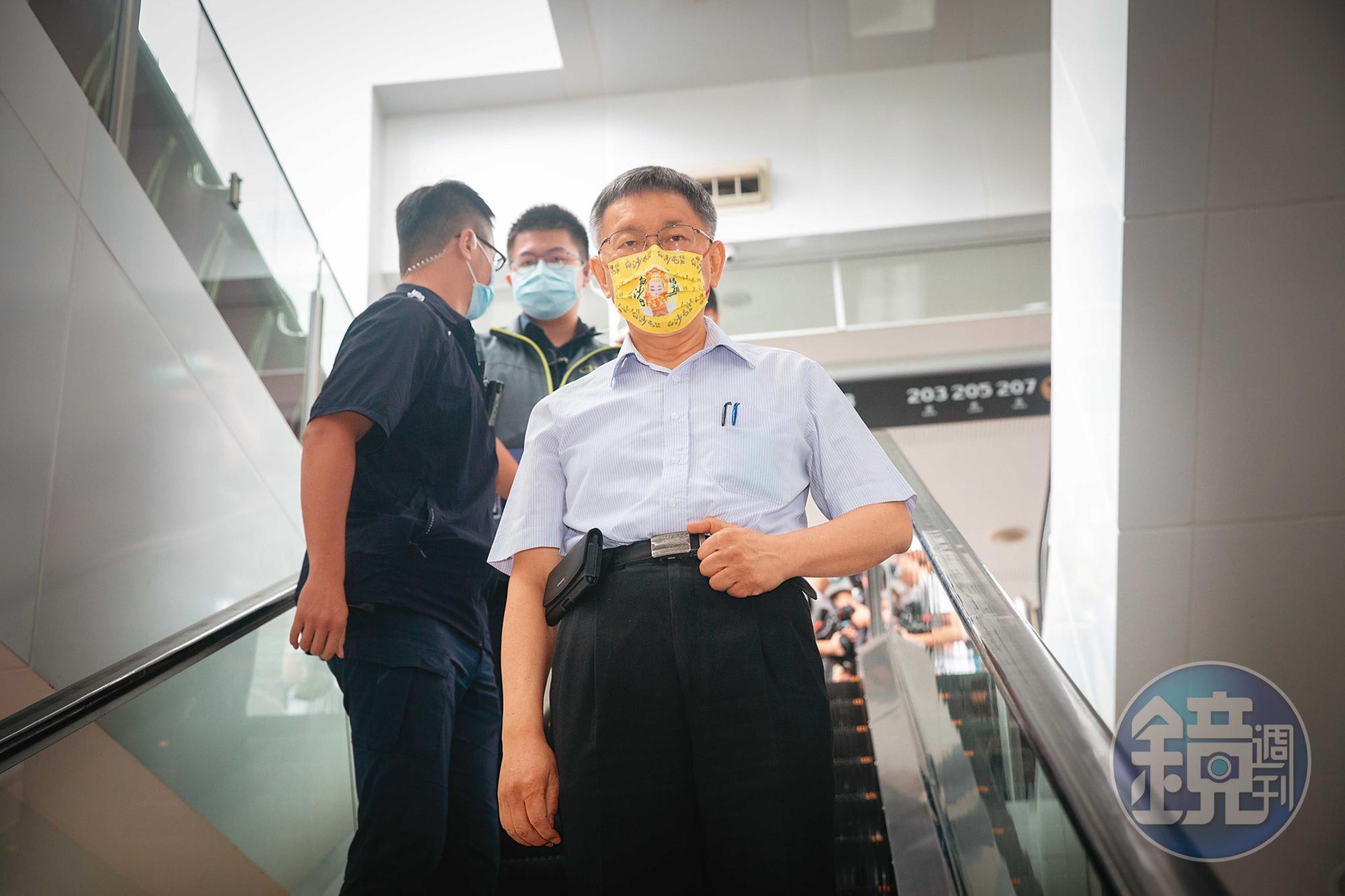 選戰倒數，柯文哲近日下令強攻北市、竹市，誓言奪下「雙城」。
