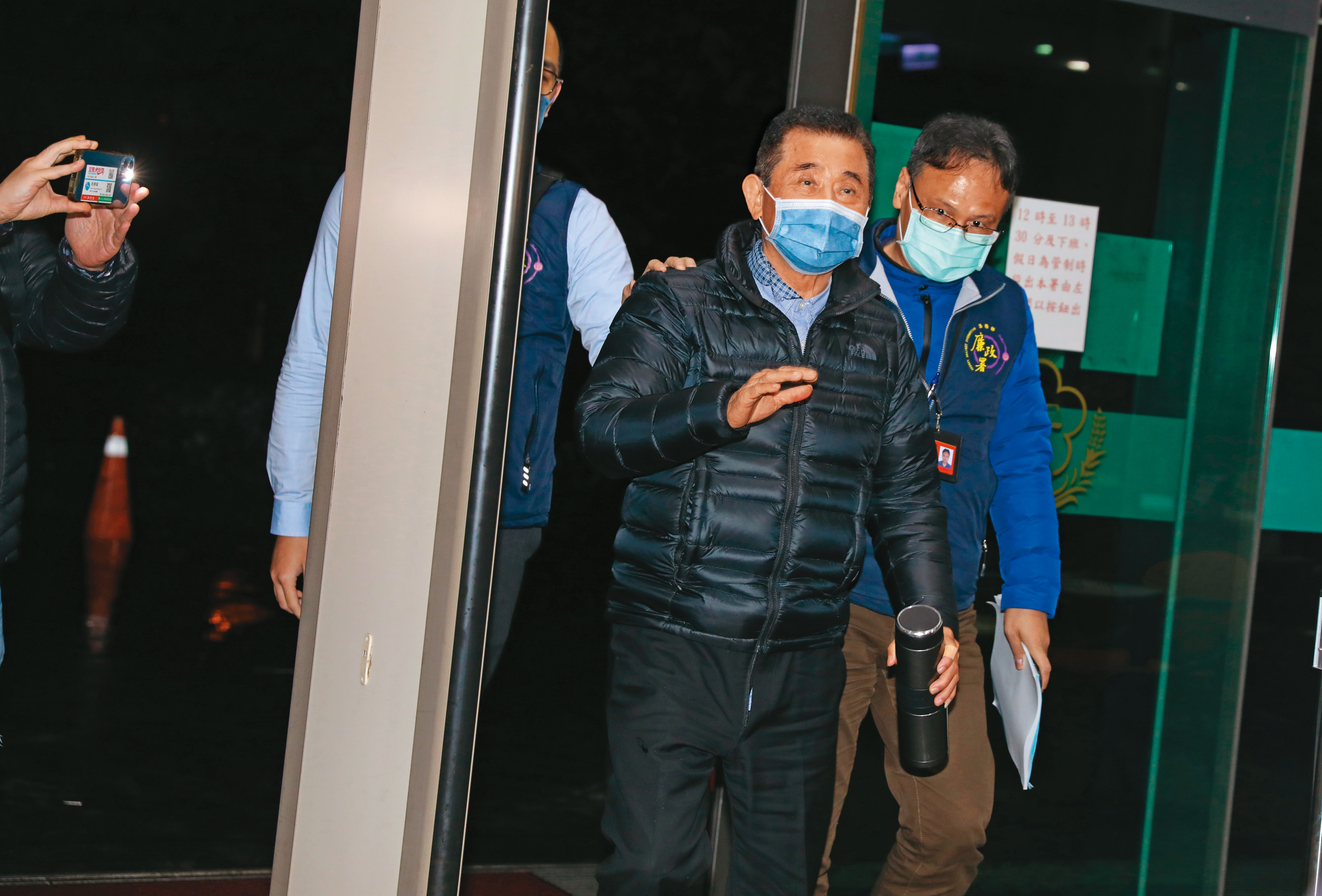 前立委楊吉雄（左）家族與林姿妙有8千萬元資金往來，雙方辯稱是借貸關係，檢方多次傳喚他釐清案情。