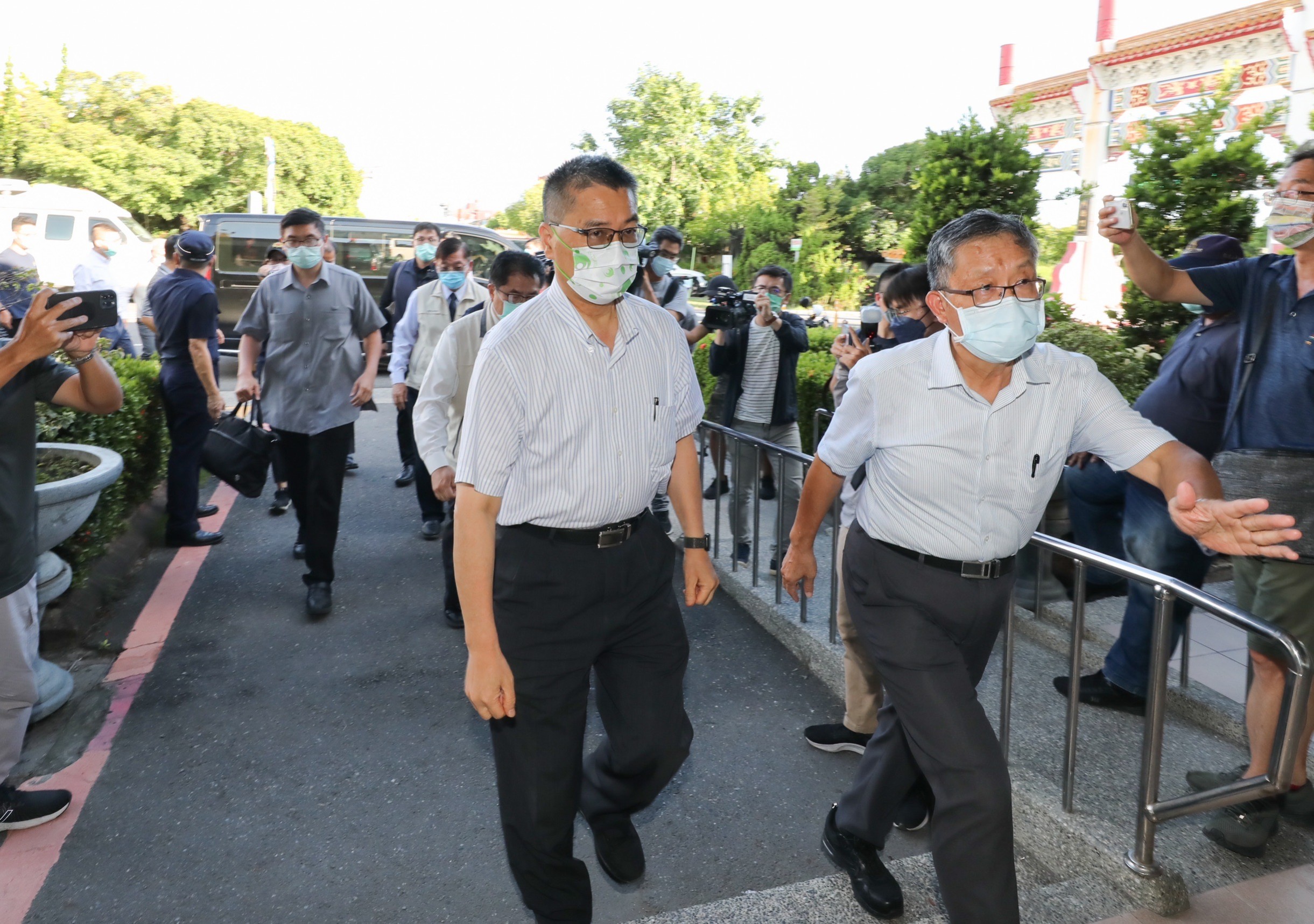 台南發生一起2警遇襲命案震驚社會,徐國勇緊急南下坐鎮,下令全力緝凶。