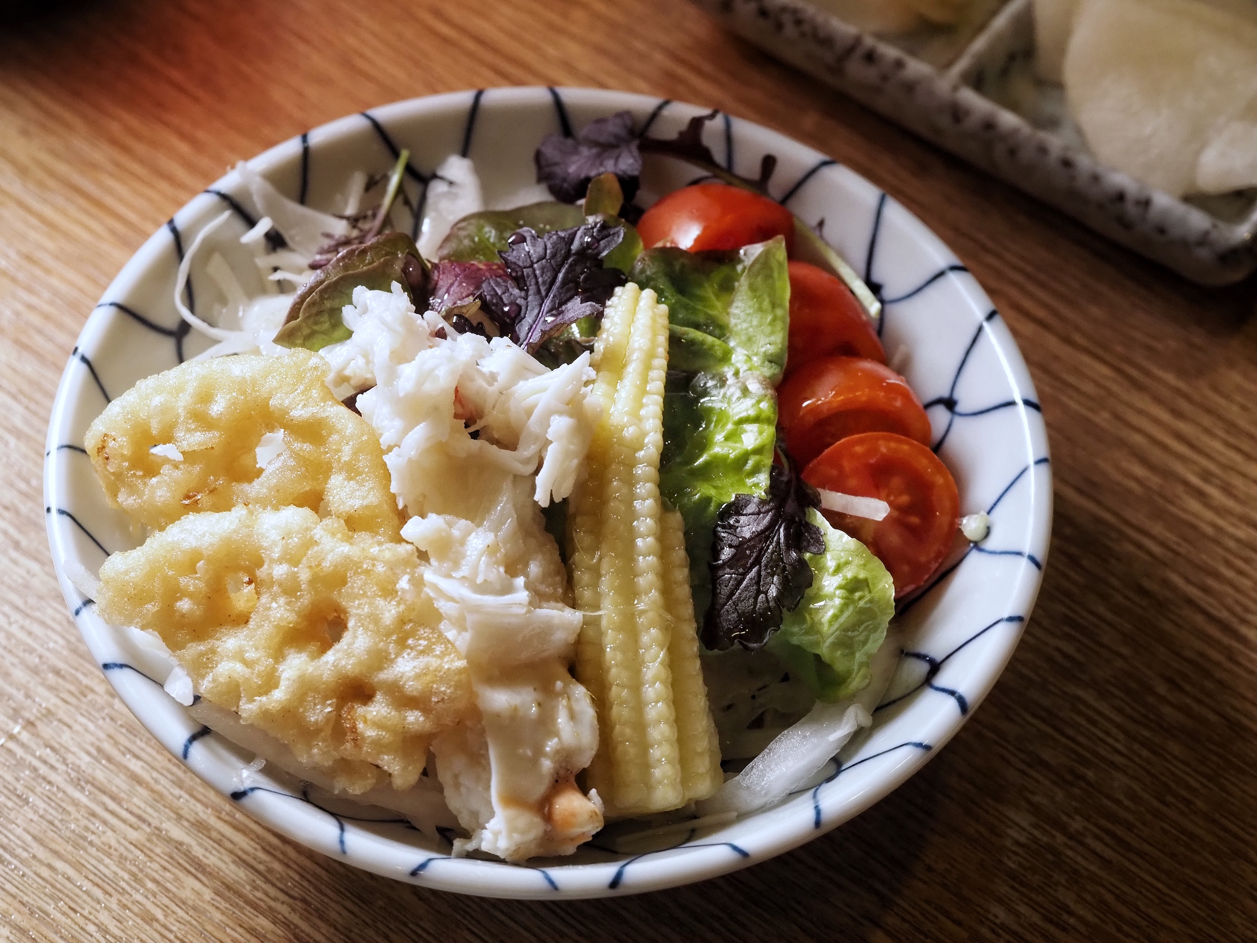 爽脆Baby生菜和嫩甜蟹肉的組合非常清爽。（帝王蟹五品御膳內容）