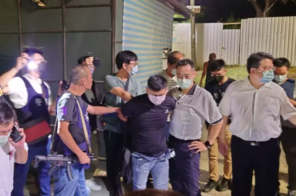 涉嫌殺死2名員警的林信吾在新竹車站落網。（翻攝社會事臉書）
