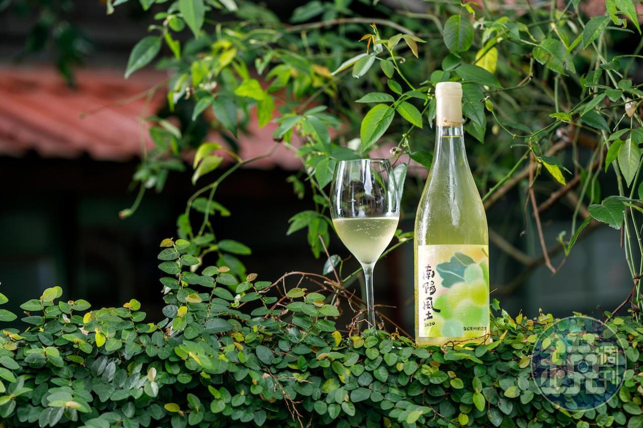 日本酒「南陽風土 Nanyo Fudo 2020（台日友好紀念酒）」，輕盈之間有細節，帶有嗨啾水果軟糖的香甜感，十分可愛。（1,600元／瓶