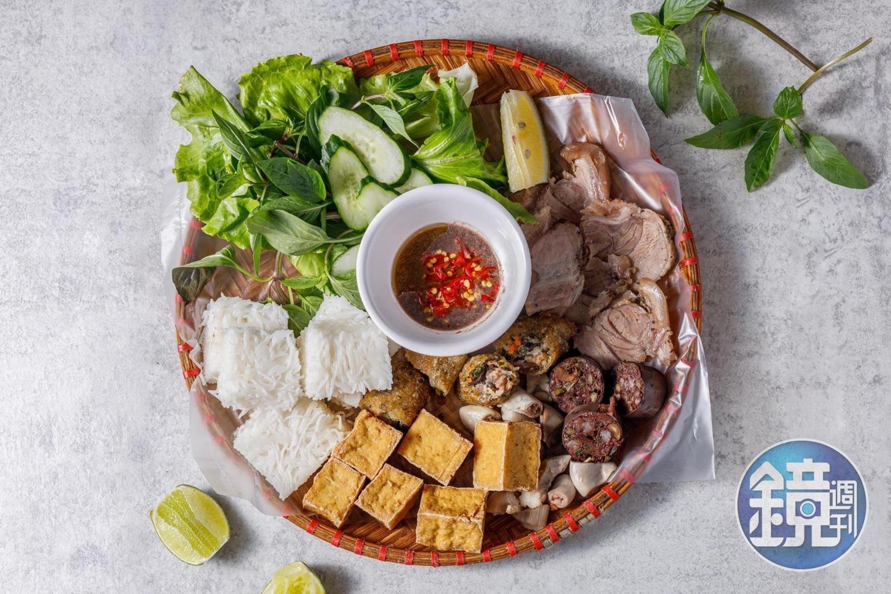 「Hello Vietnam 越南你好河內美食」獲得《2022台北台中米其林指南》必比登推介。（葉琳喬攝）