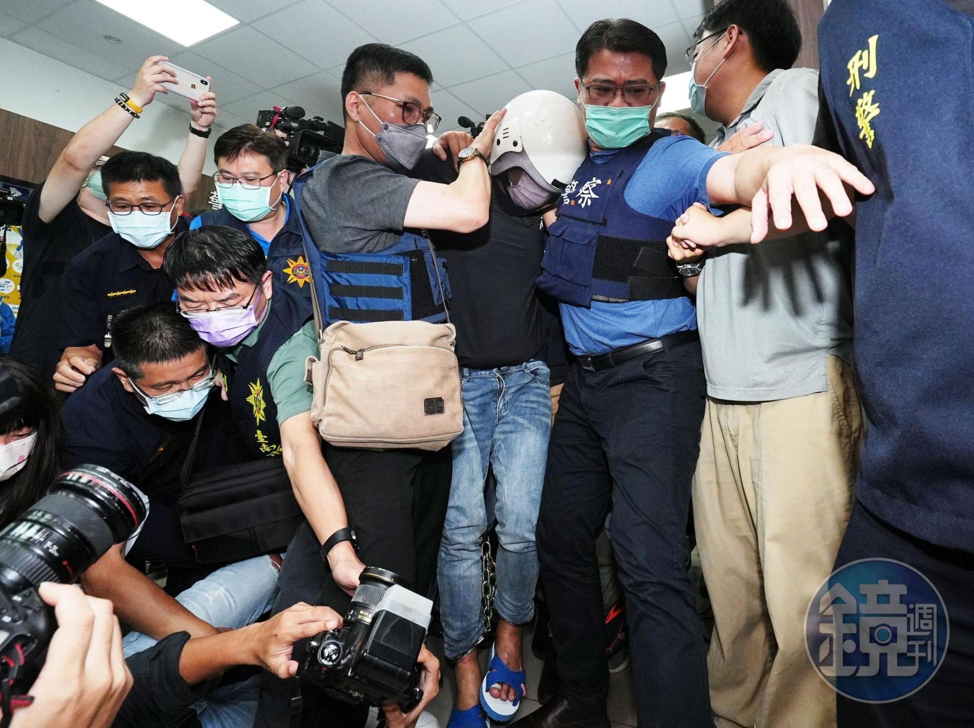 狠殺2警的凶嫌林信吾今晨落網。