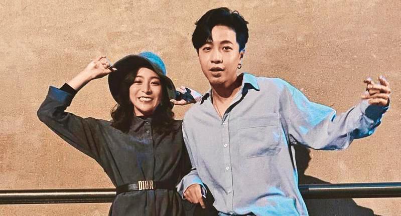 凱莉、比利因為《全明星》走很近,還被拍到車內熱吻照片,但仍不認交往。(翻攝自凱莉IG)