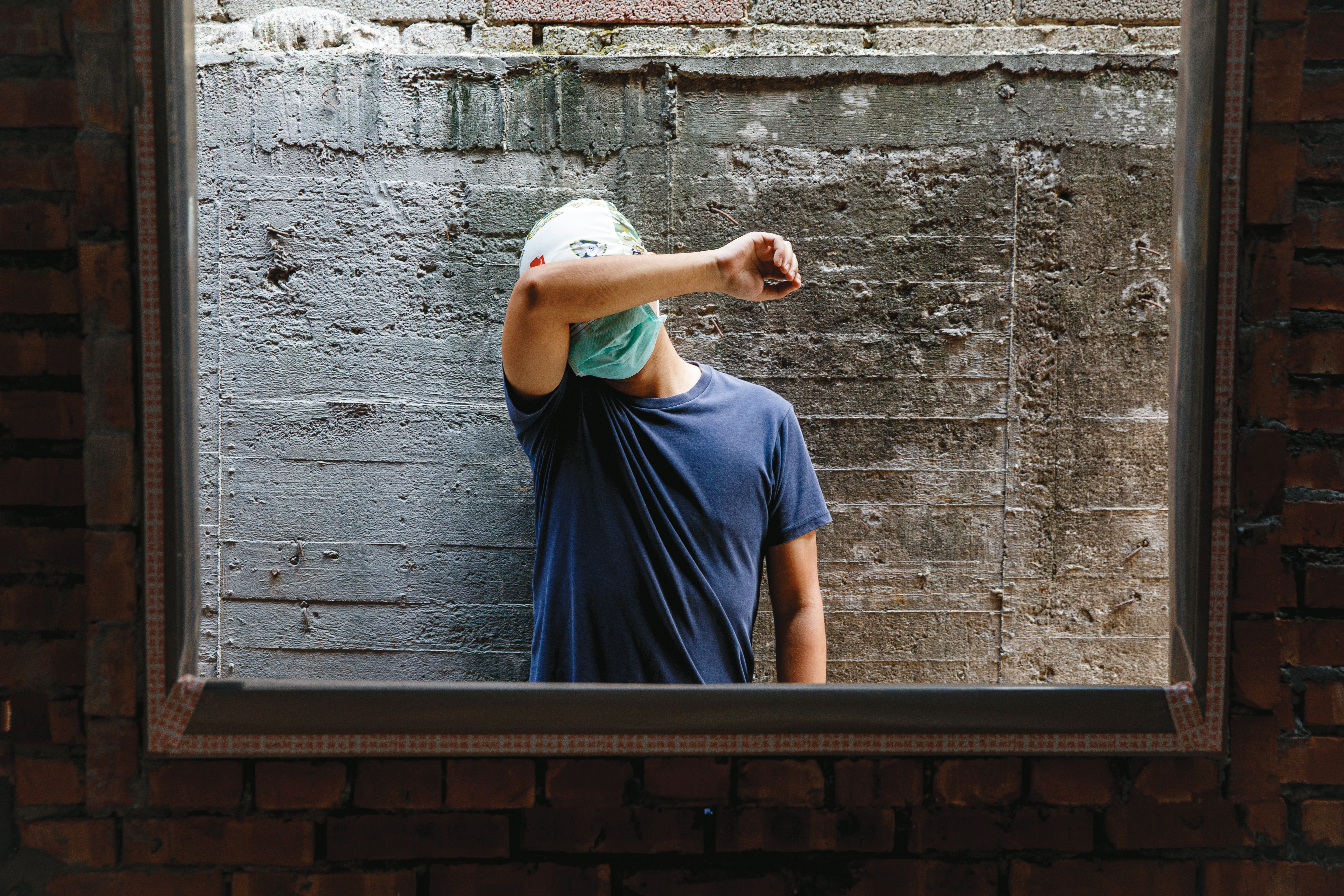 何基里因200萬元債務,年初由黑道轉介到杜拜。