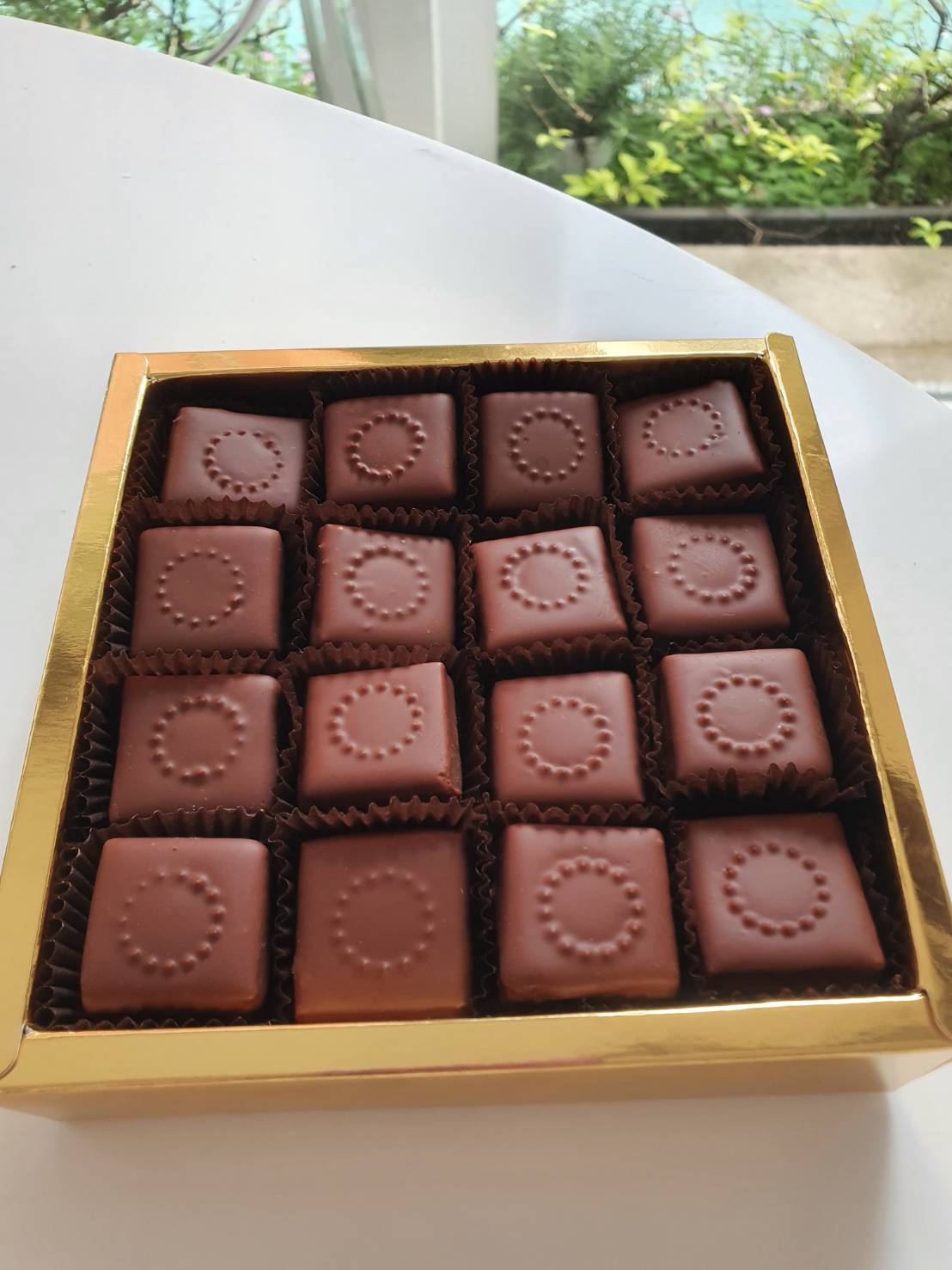 獲得金牌的經典牛巧夾心巧克力，以優雅純粹的牛奶巧克力風味脫穎而出。（Q sweet巧克力菁點提供）